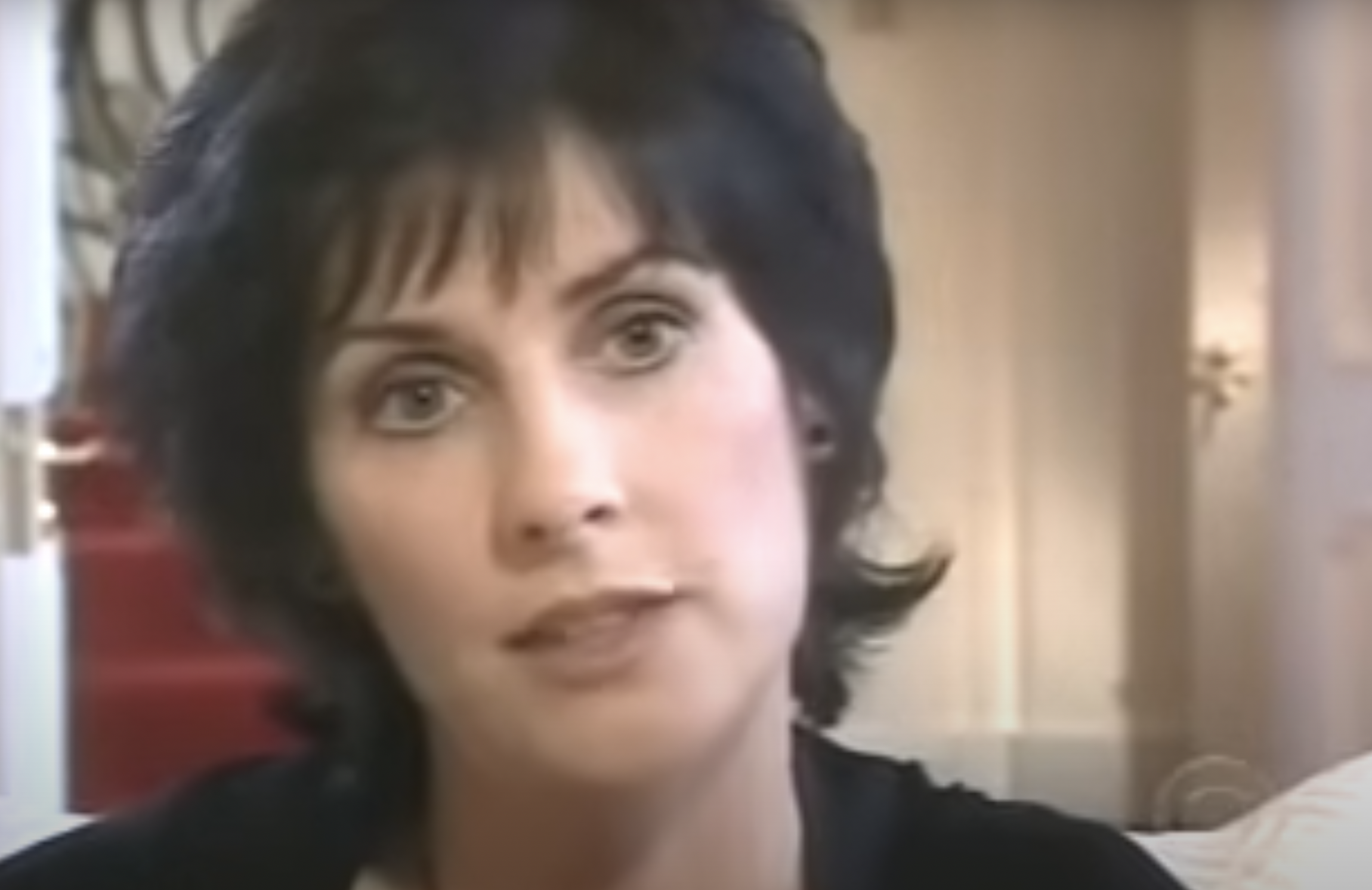 La star de la musique lors d'une interview en 2001, tirée d'une vidéo datée du 26 janvier 2022. | Source : YouTube/AndreW
