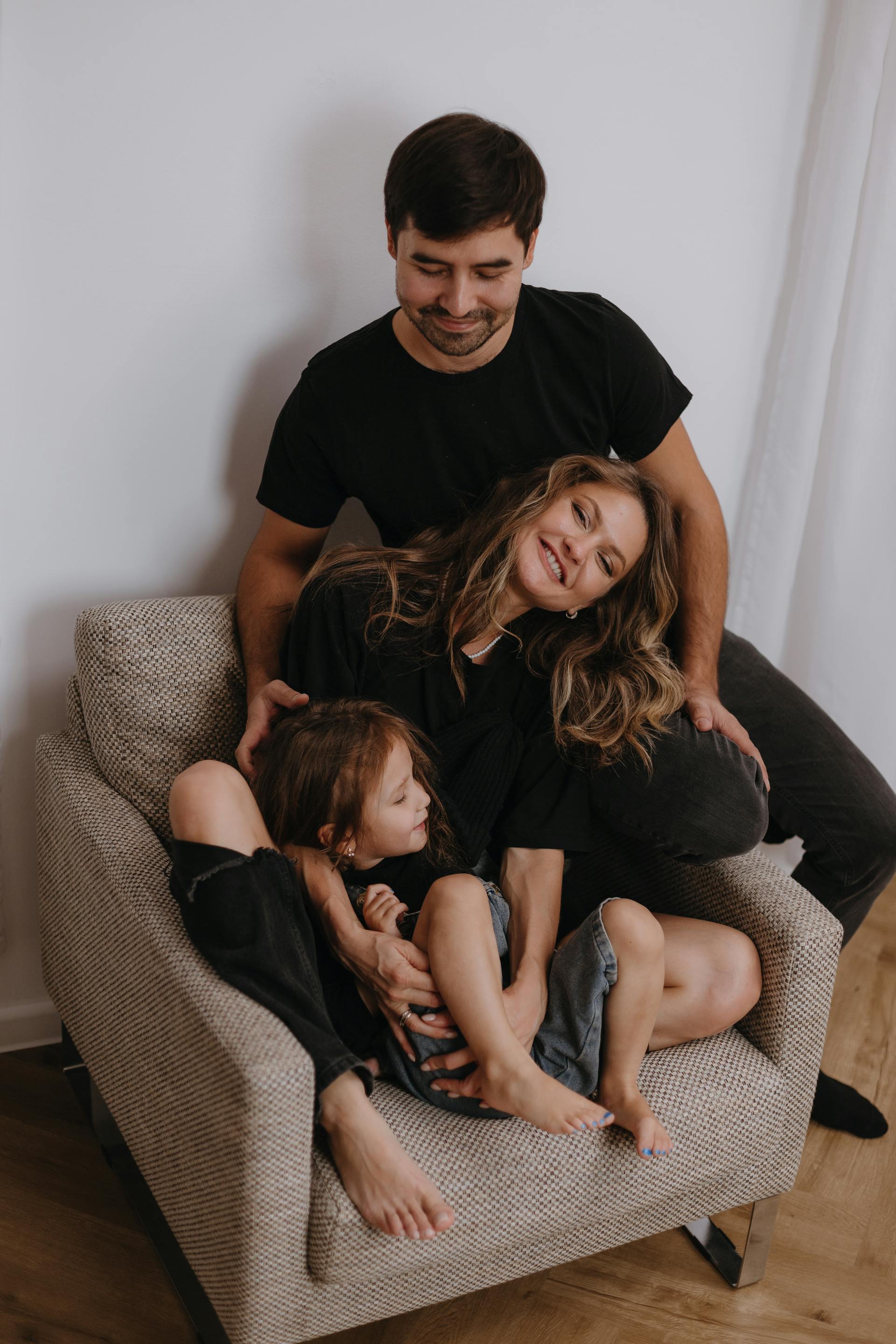 Une petite famille heureuse | Source : Pexels