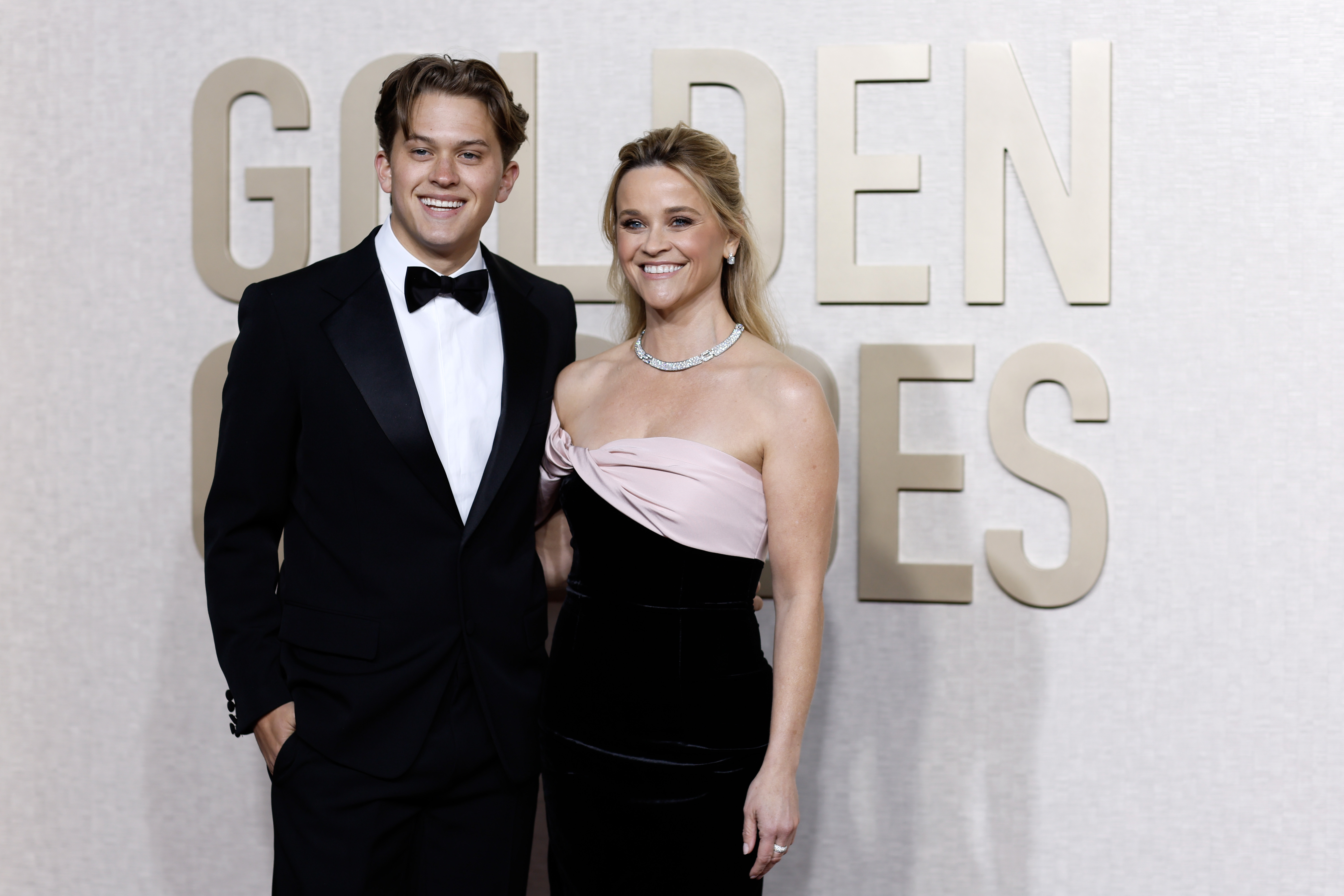 Diacre Phillippe et Reese Witherspoon lors de la 81e cérémonie annuelle des Golden Globe Awards à Beverly Hills, en Californie, le 7 janvier 2024. | Source : Getty Images