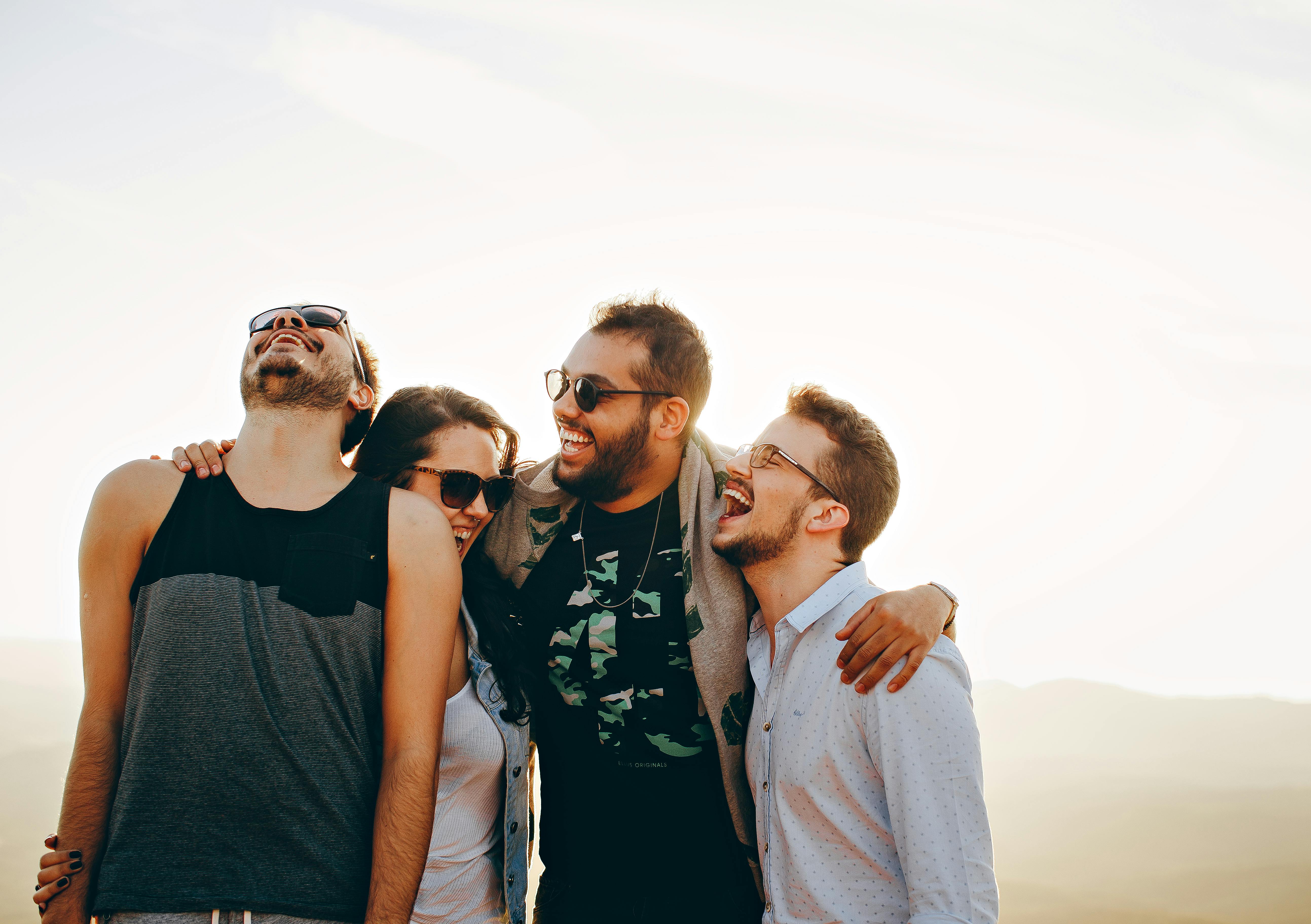 Un groupe d'amis en train de rire | Source : Pexels