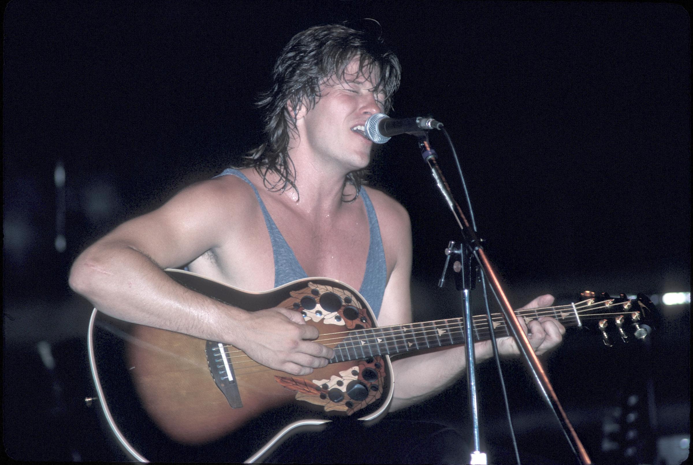 Le chanteur sur scène lors d'un concert le 1er mai 1987 | Source : Getty Images