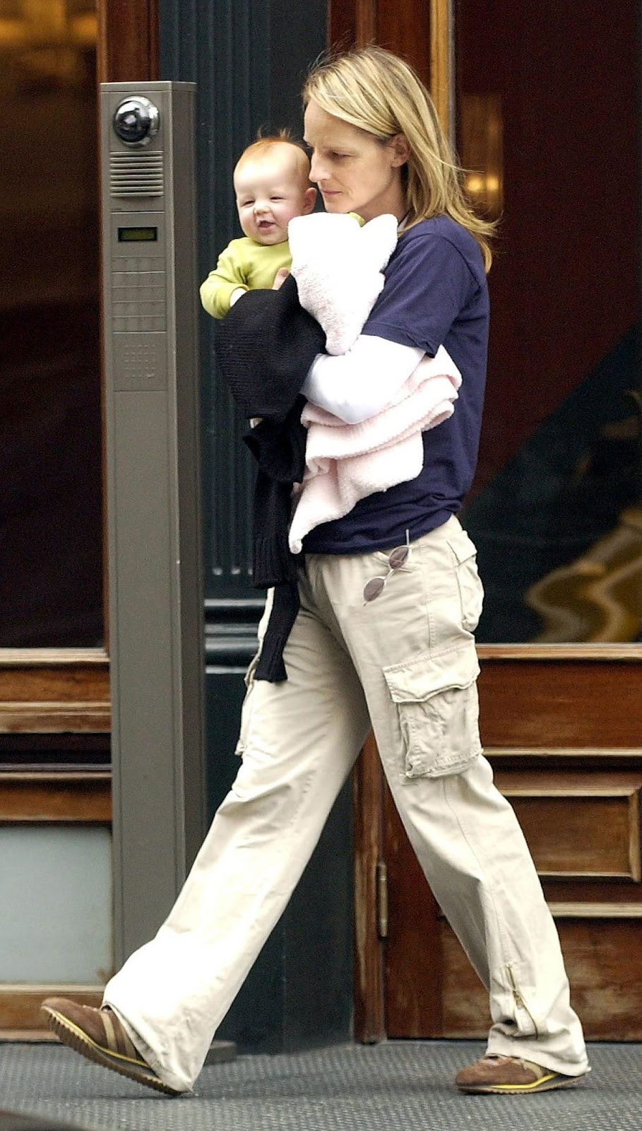 Helen Hunt aperçue avec sa fille le 30 octobre 2004 à New York. | Source : Getty Images