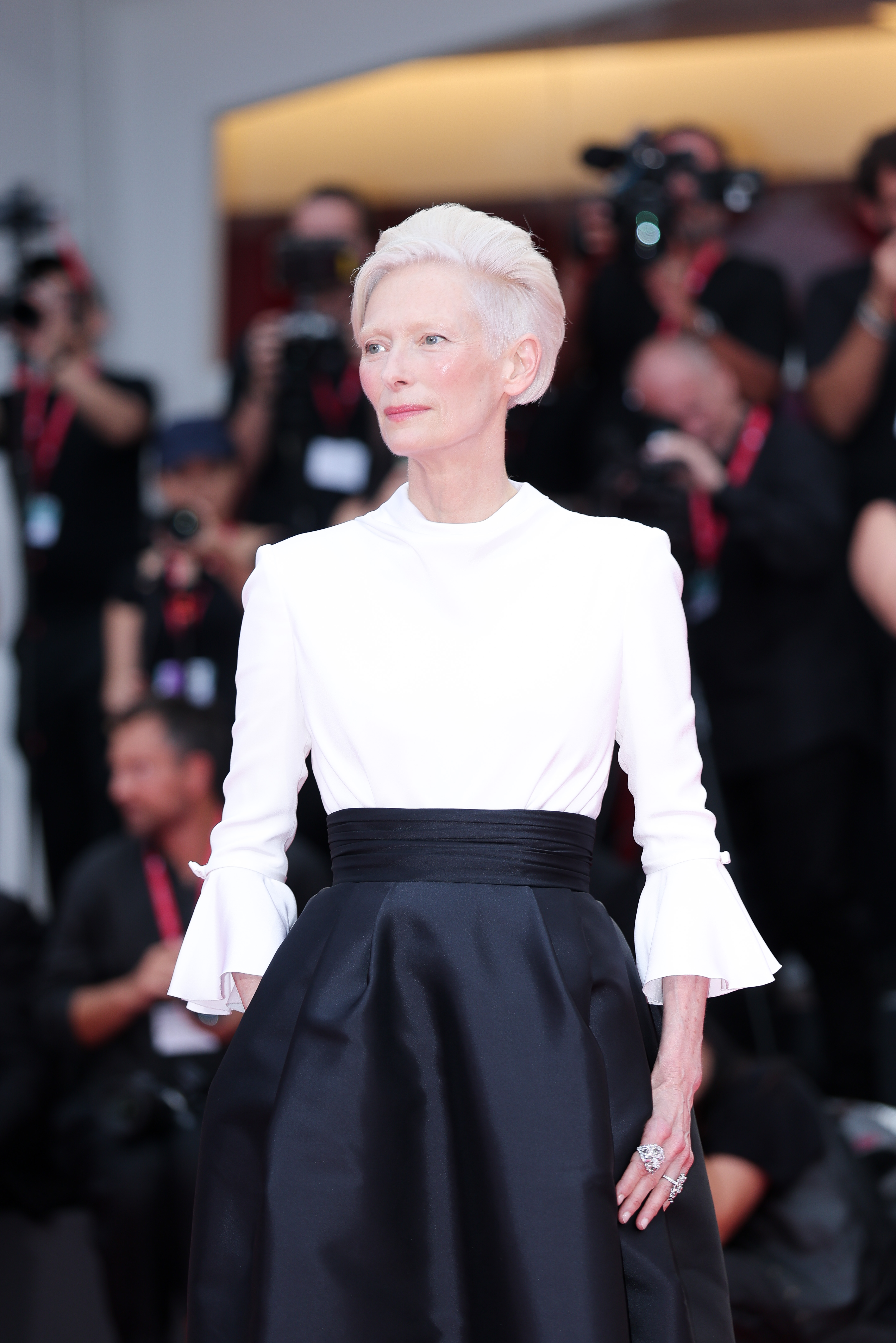Tilda Swinton sur le tapis rouge de « La Grazia » lors de la 82e Mostra de Venise, le 27 août 2025, en Italie | Source : Getty Images