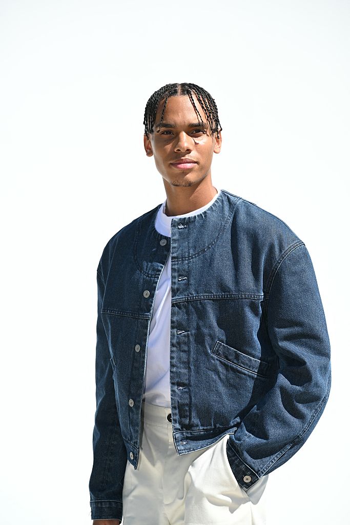 Le fils d'Albert II de Monaco Alexandre Grimaldi pose avant le défilé de la collection Jacquemus Menswear printemps-été 2026 dans le cadre de la Fashion Week de Paris à l'Orangerie du château de Versailles, à Versailles, au sud-ouest de Paris, le 29 juin 2025. (Photo by Bertrand GUAY / AFP) (Photo by BERTRAND GUAY/AFP via Getty Images)