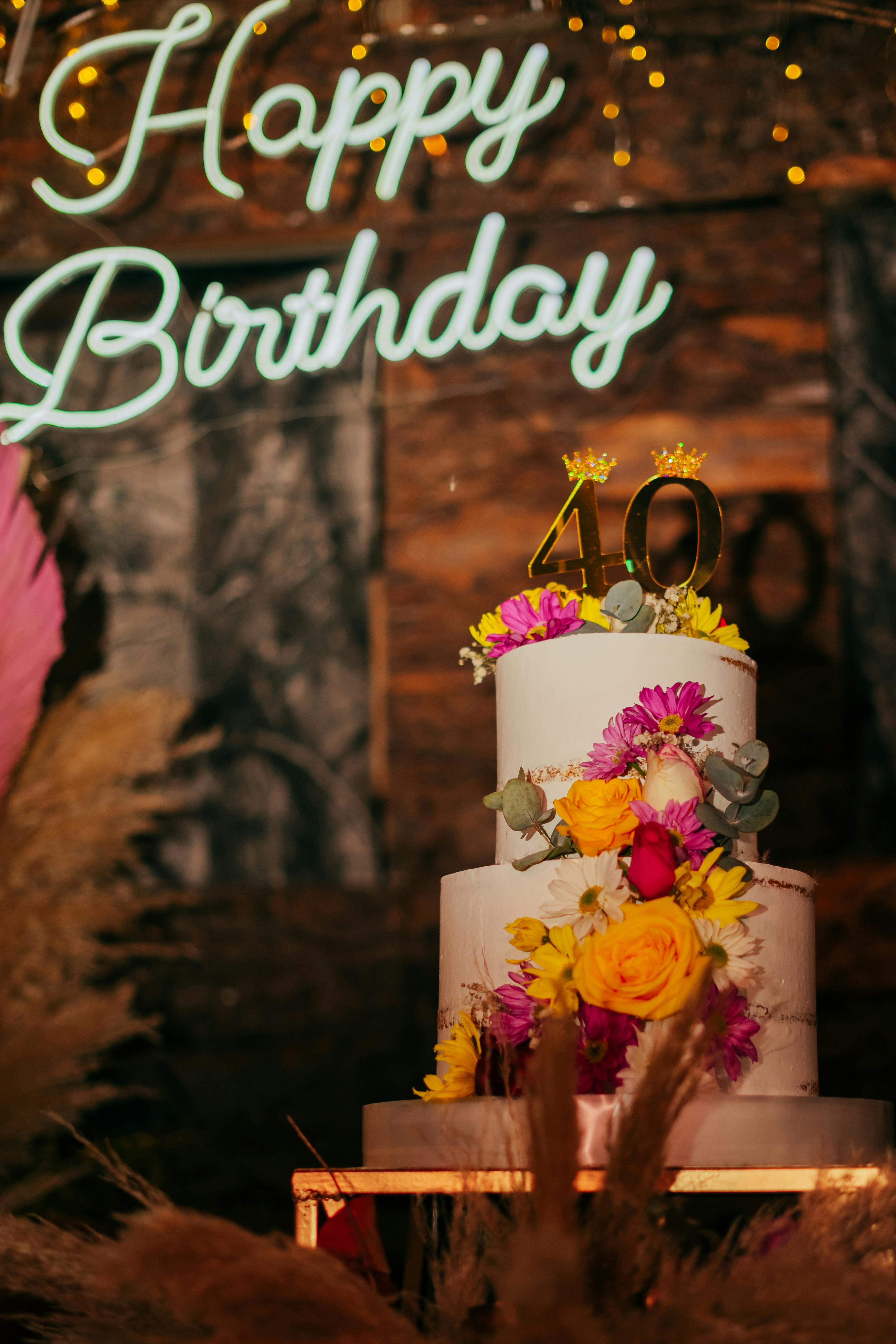 Un gâteau d’anniversaire fleuri | Source : Pexels