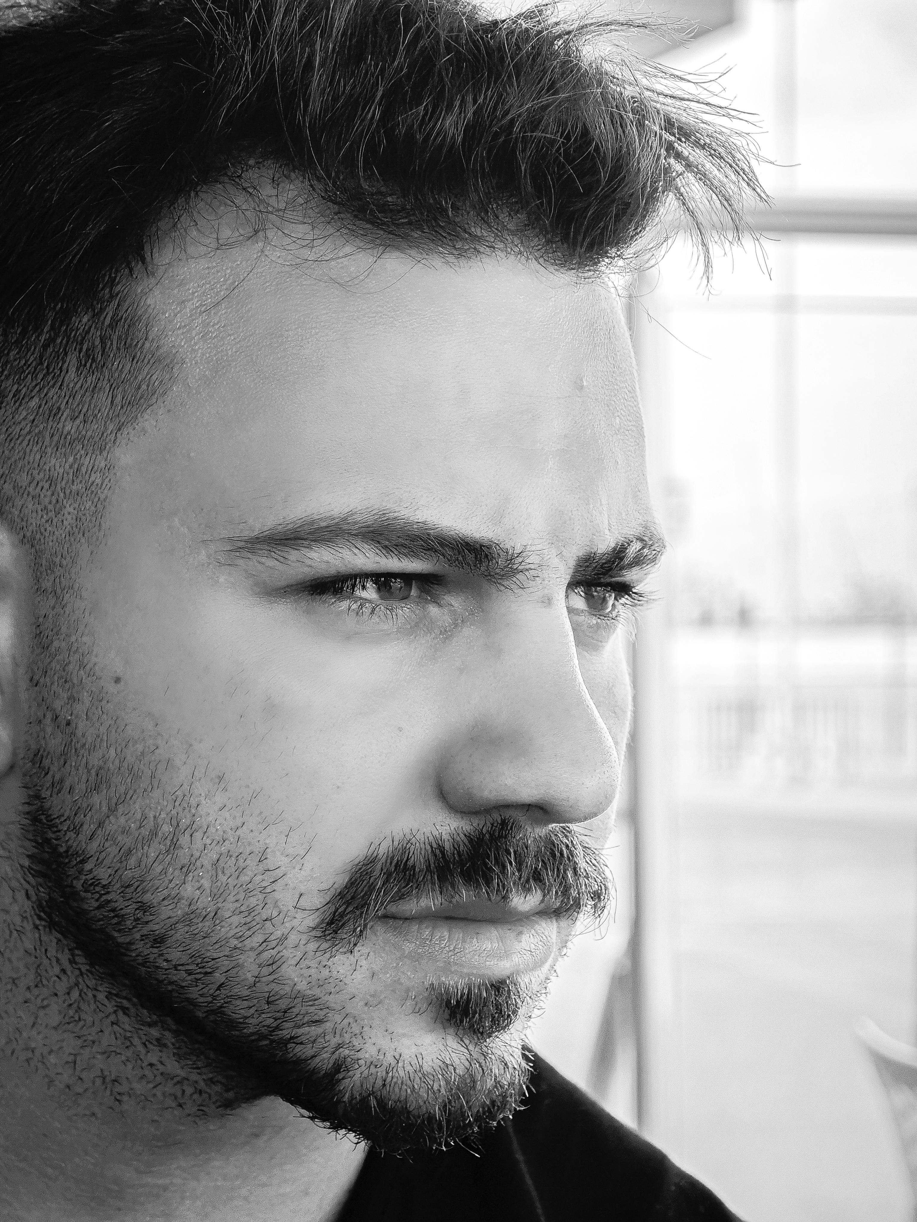 Un homme sérieux | Source : Pexels