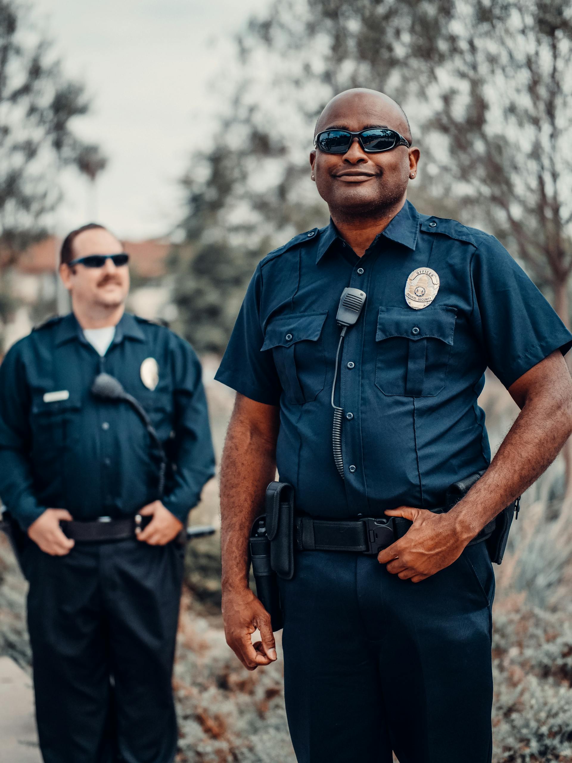Deux policiers en uniforme | Source : Pexels