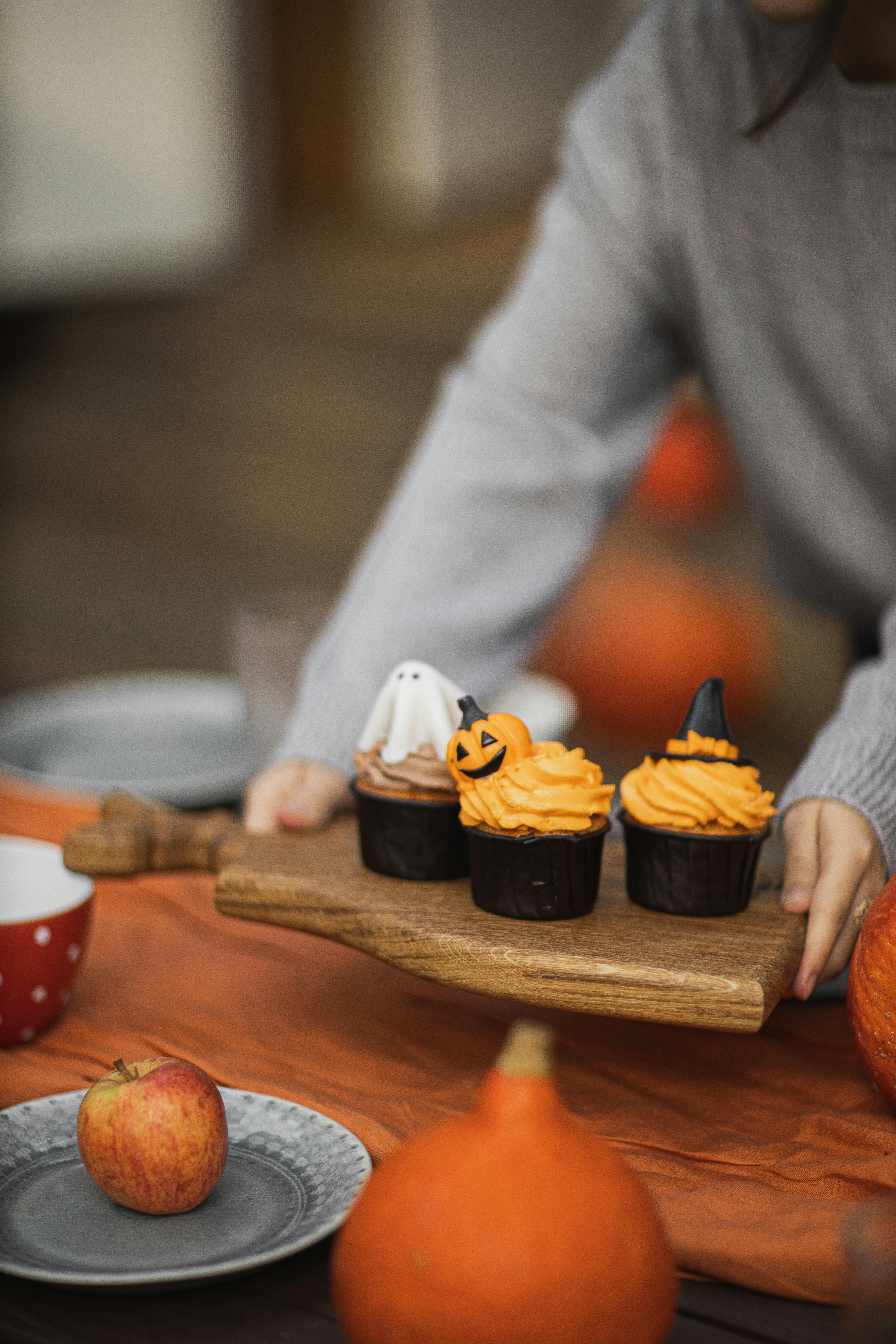 Petits gâteaux décorés pour Halloween | Source : Pexels