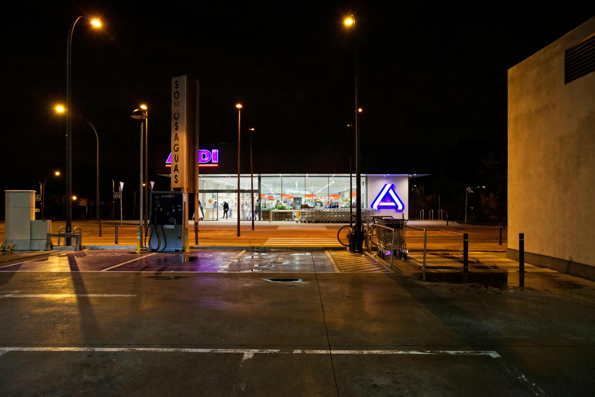 Le parking d'une épicerie | Source : Pexels