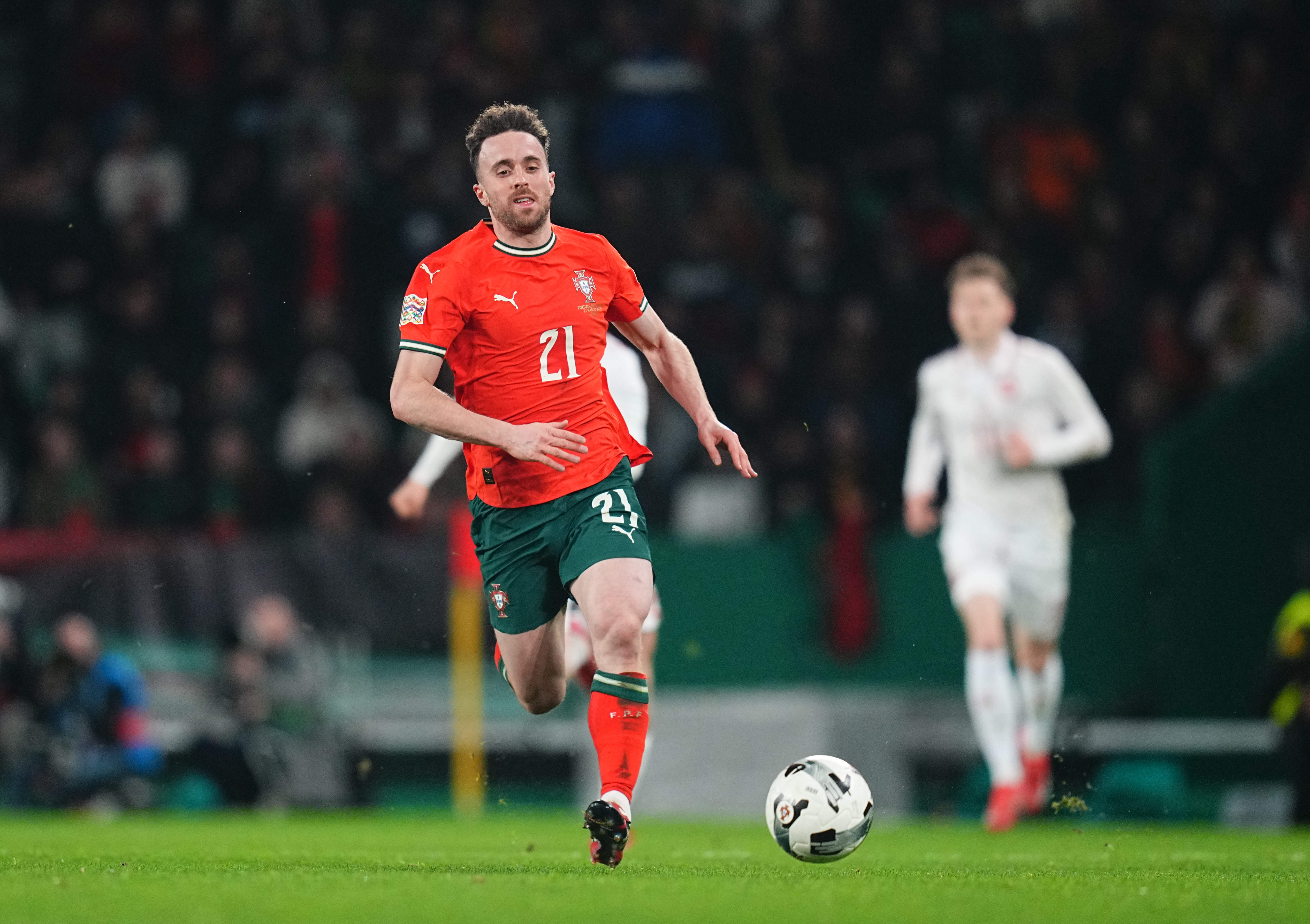 Diogo Jota, du Portugal, contrôle le ballon lors du match des quarts de finale de la Ligue des Nations entre le Portugal et le Danemark au stade José Alvalade, à Lisbonne, au Portugal, le 23 mars 2025 I Source : Getty Images