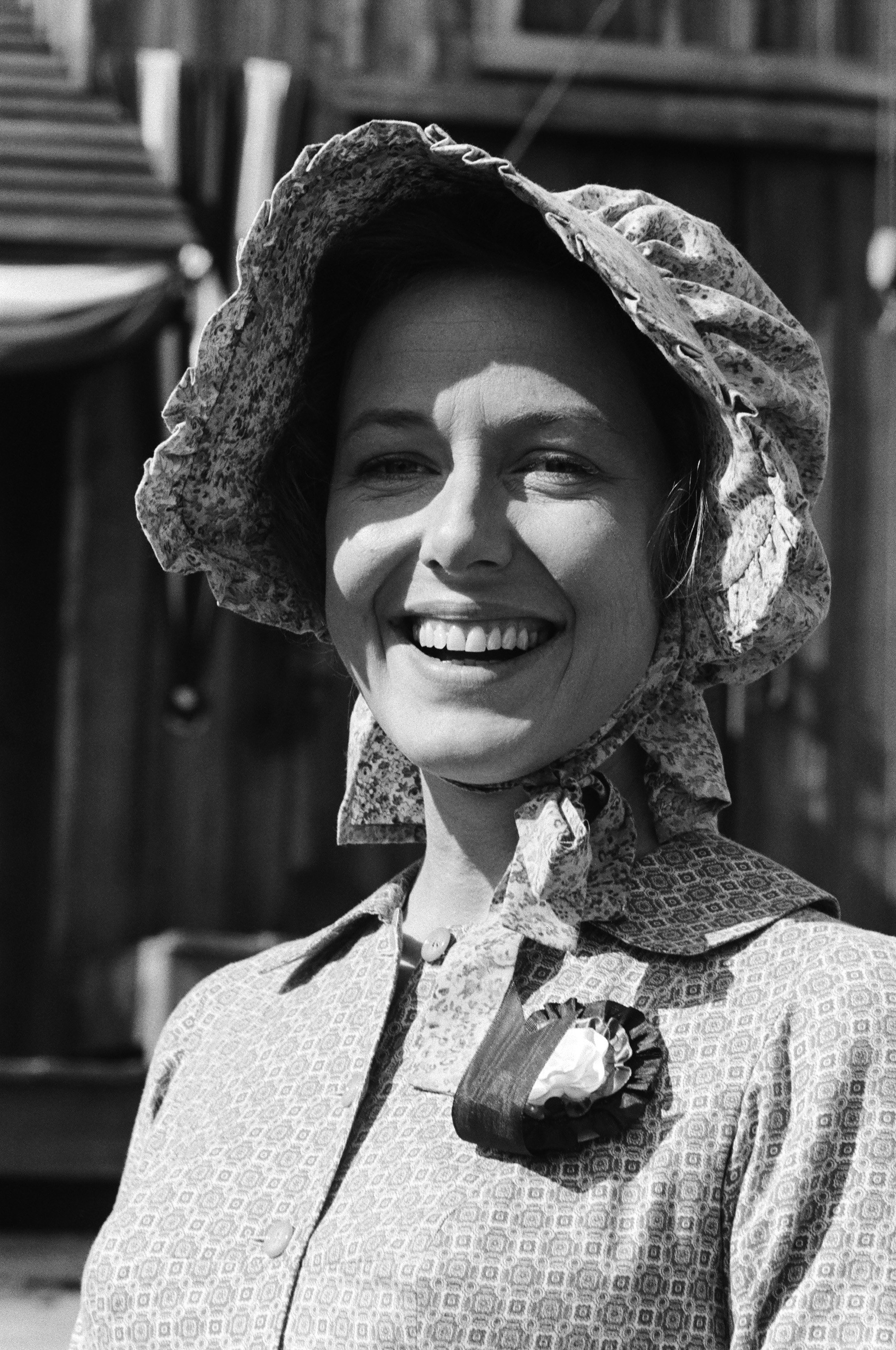 Karen Grassle dans le rôle de Caroline Ingalls, photographiée lors d'un épisode de « La Petite maison dans la prairie » en 1975 | Source : Getty Images