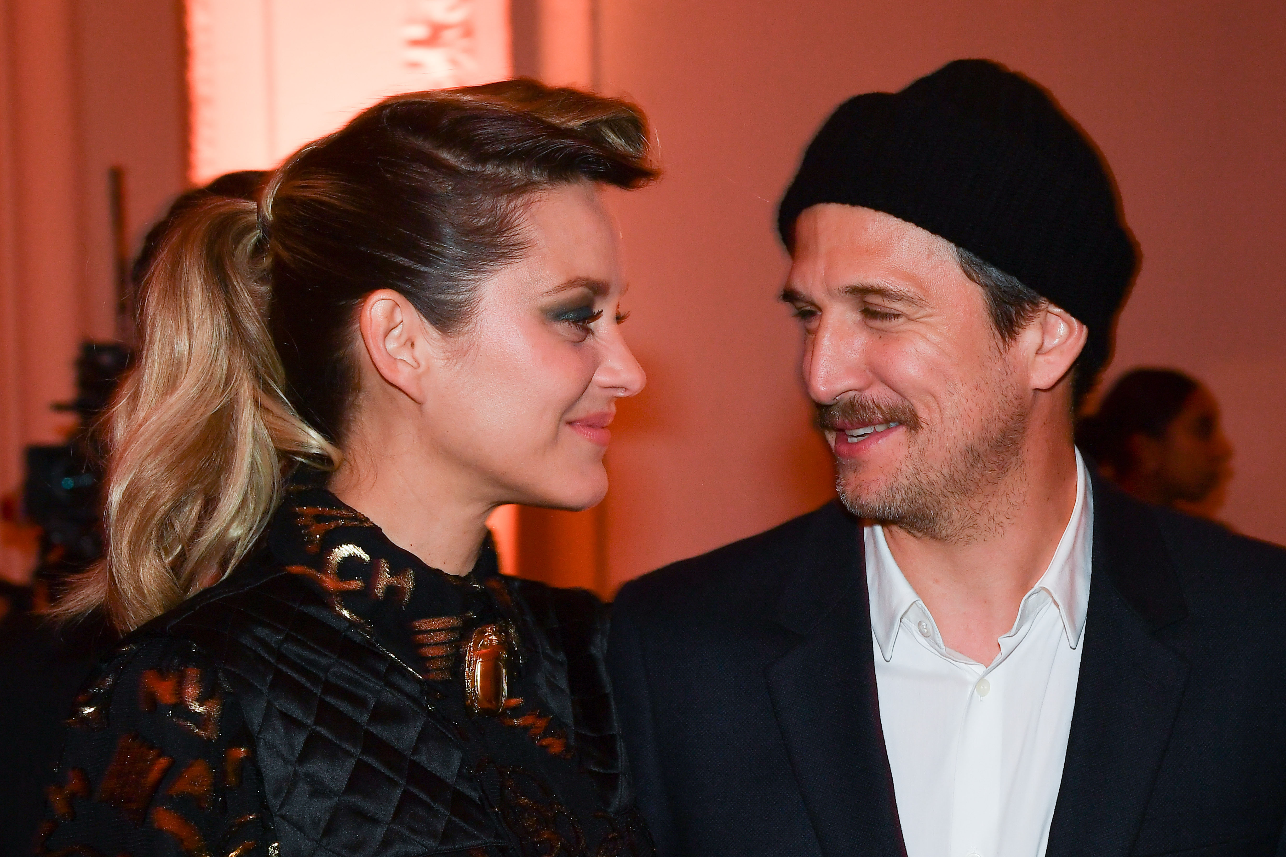 Marion Cotillard et Guillaume Canet assistent à “César-Révélations 2019” au Petit Palais le 14 janvier 2019 à Paris, France I Source : Getty Images