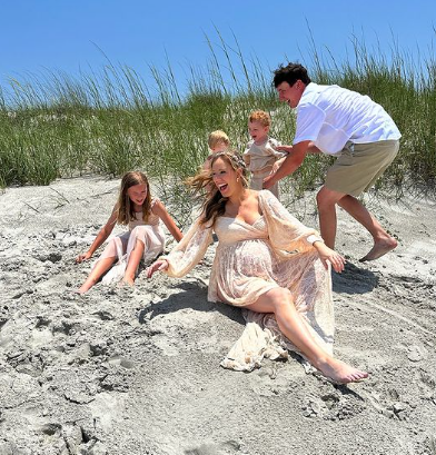 Haley Hodge et sa famille le 9 juin 2024 | Source : Instagram/hodgehouse1