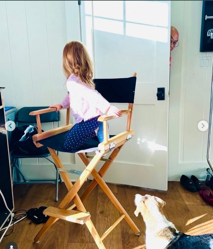 La princesse Lilibet assise sur la chaise du réalisateur, d'après un post daté du 1er septembre 2025 | Source : Instagram/meghan