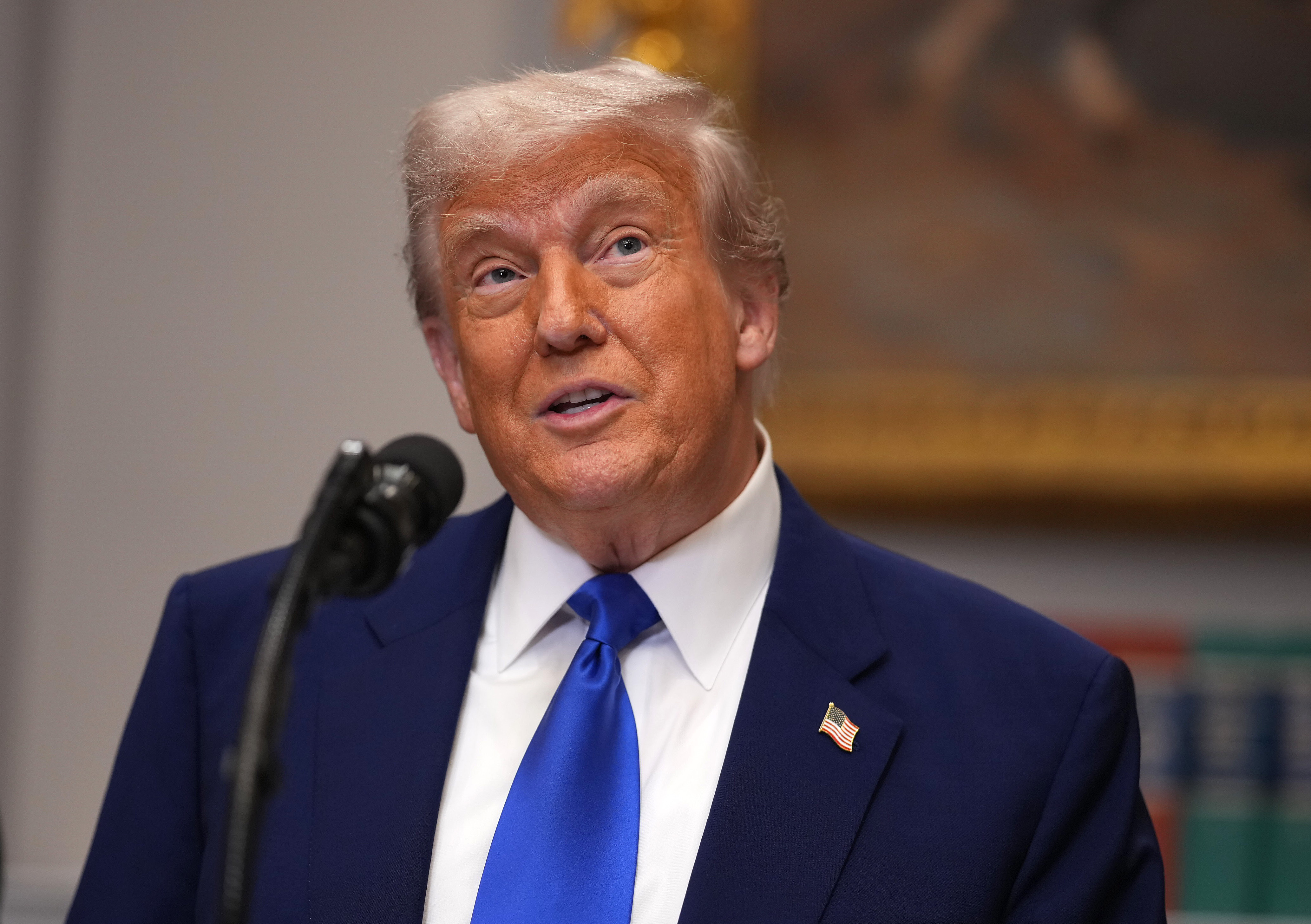 Donald Trump s'exprime lors d'une conférence de presse dans la salle Roosevelt de la Maison Blanche, le 12 mai 2025, à Washington, D.C. | Source : Getty Images