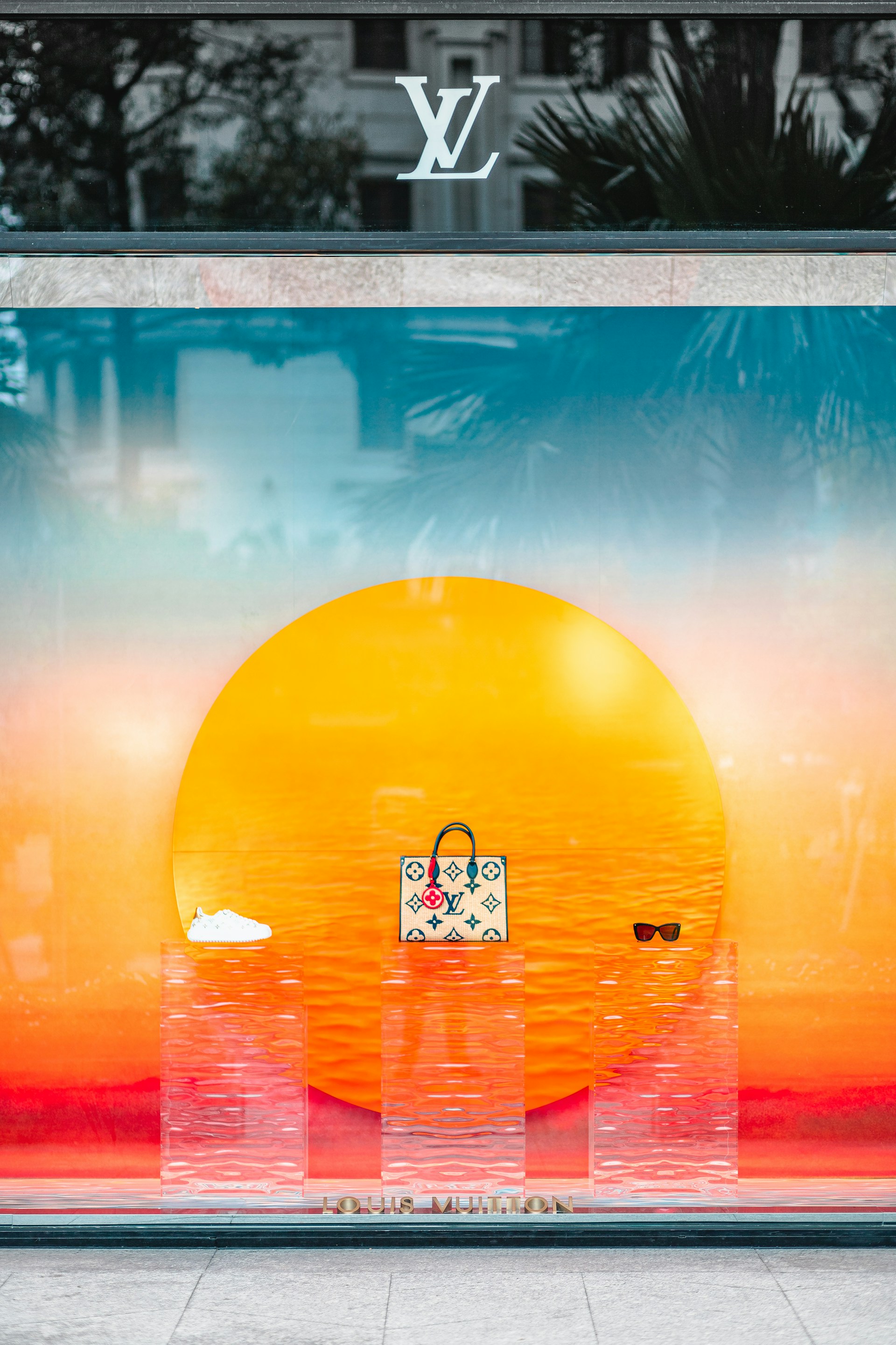 Un sac à main exposé dans la vitrine d'un magasin | Source : Unsplash