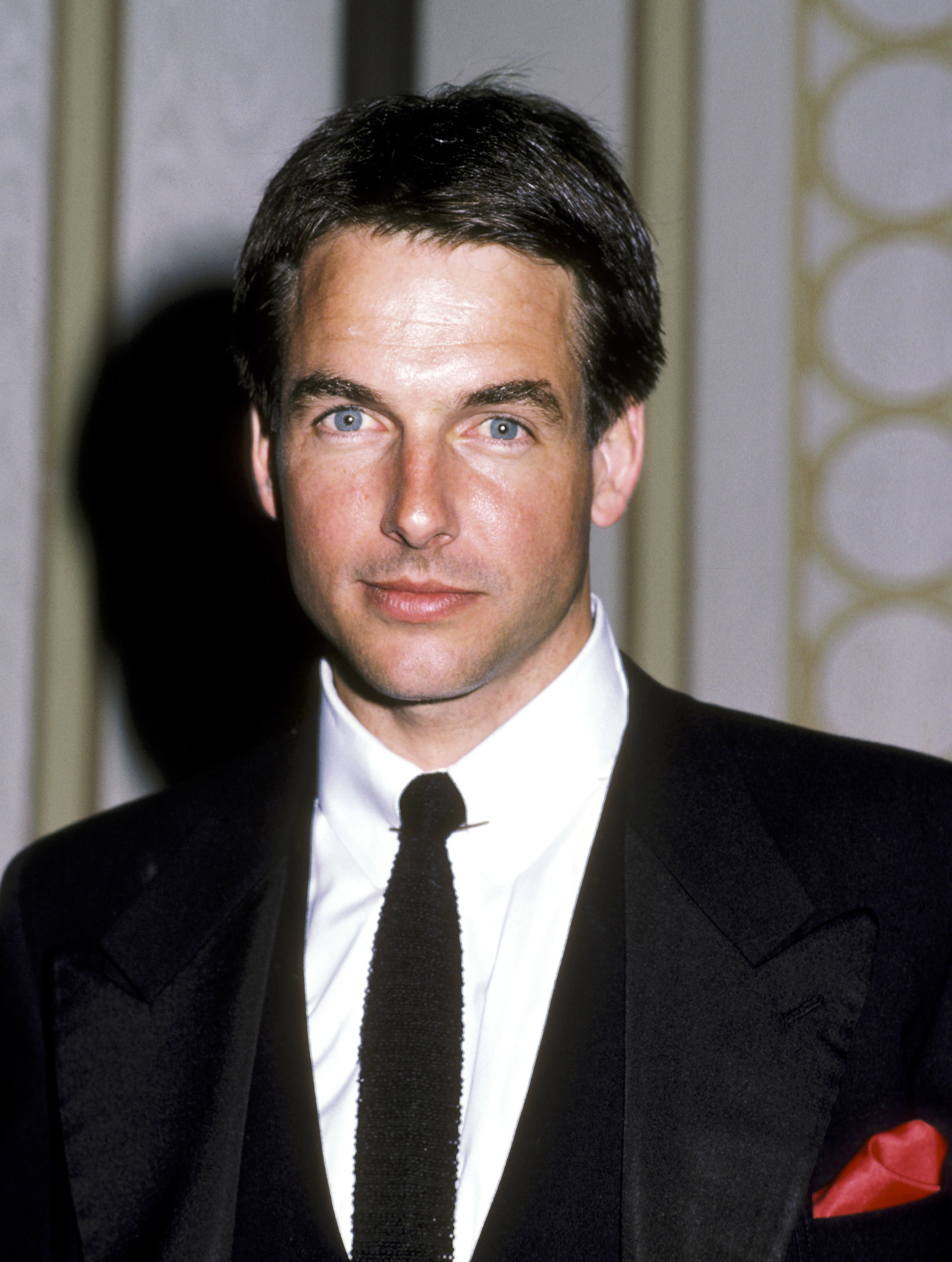 L'acteur assiste à la 24e cérémonie annuelle des International Broadcasting Awards le 20 mars 1984 | Source : Getty Images