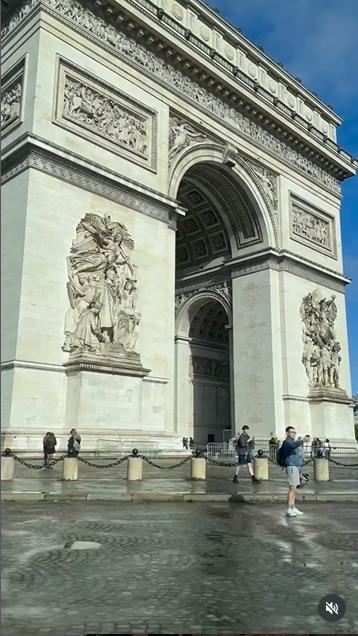 La limousine de Meghan Markle passe dans les rues de Paris, extrait d'un post daté du 5 octobre 2025 | Source ; Instagram/meghan.