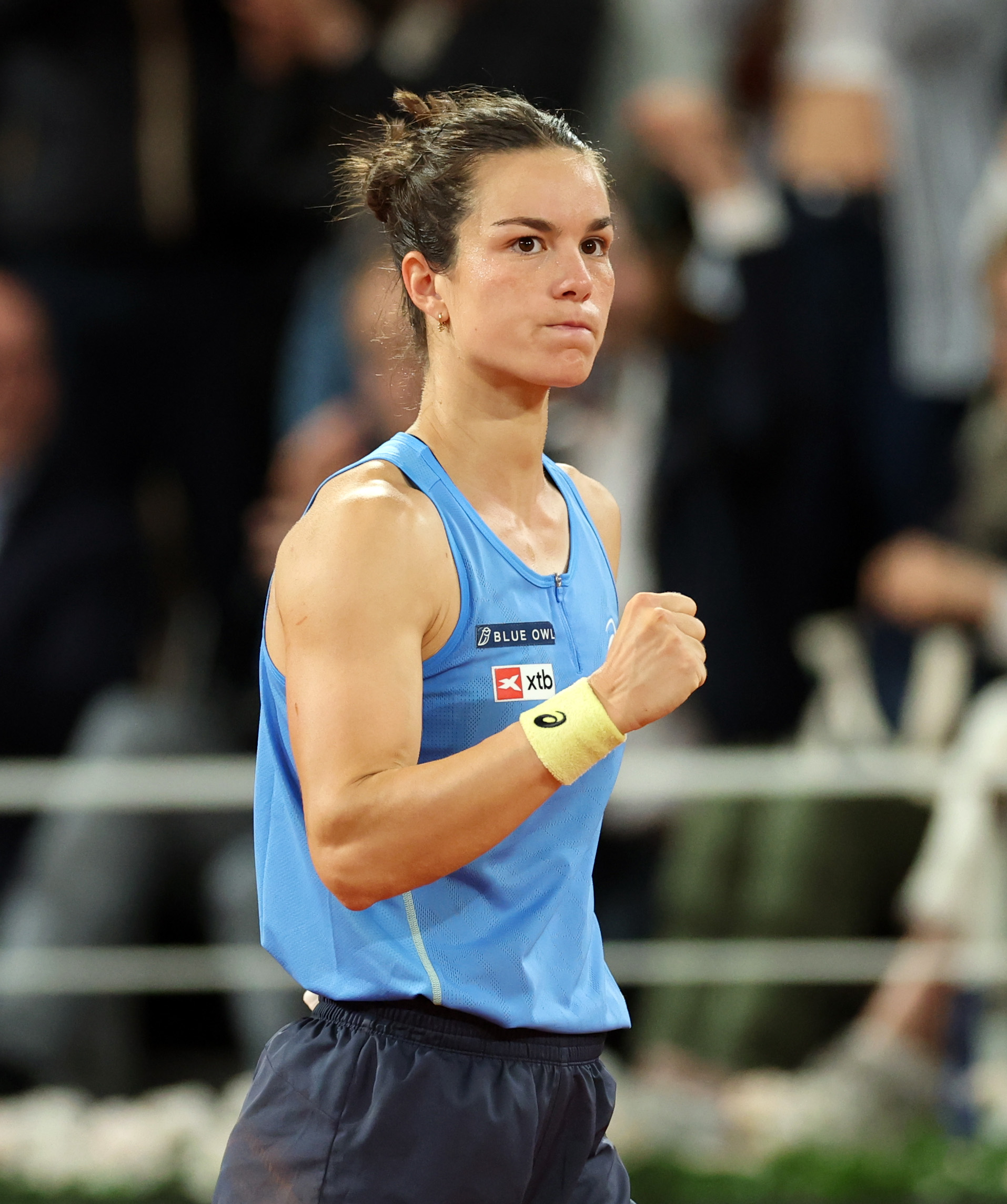 La Française Loïs Boisson en route vers la victoire contre Mirra Andreeva lors de leur match de quart de finale, le 11e jour de Roland-Garros, le 4 juin 2025 à Paris, en France I Source : Getty Images