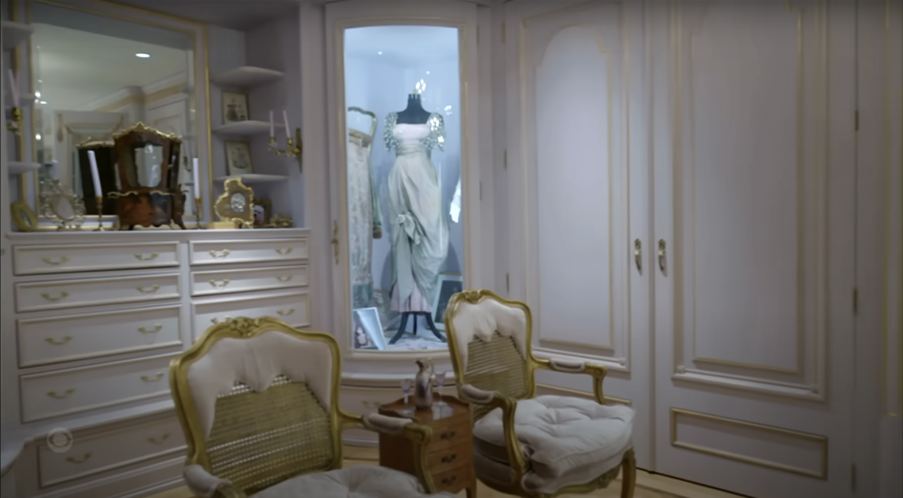 L'intérieur de la maison de Barbra Streisand | Source : YouTube/The Late Show with Stephen Colbert