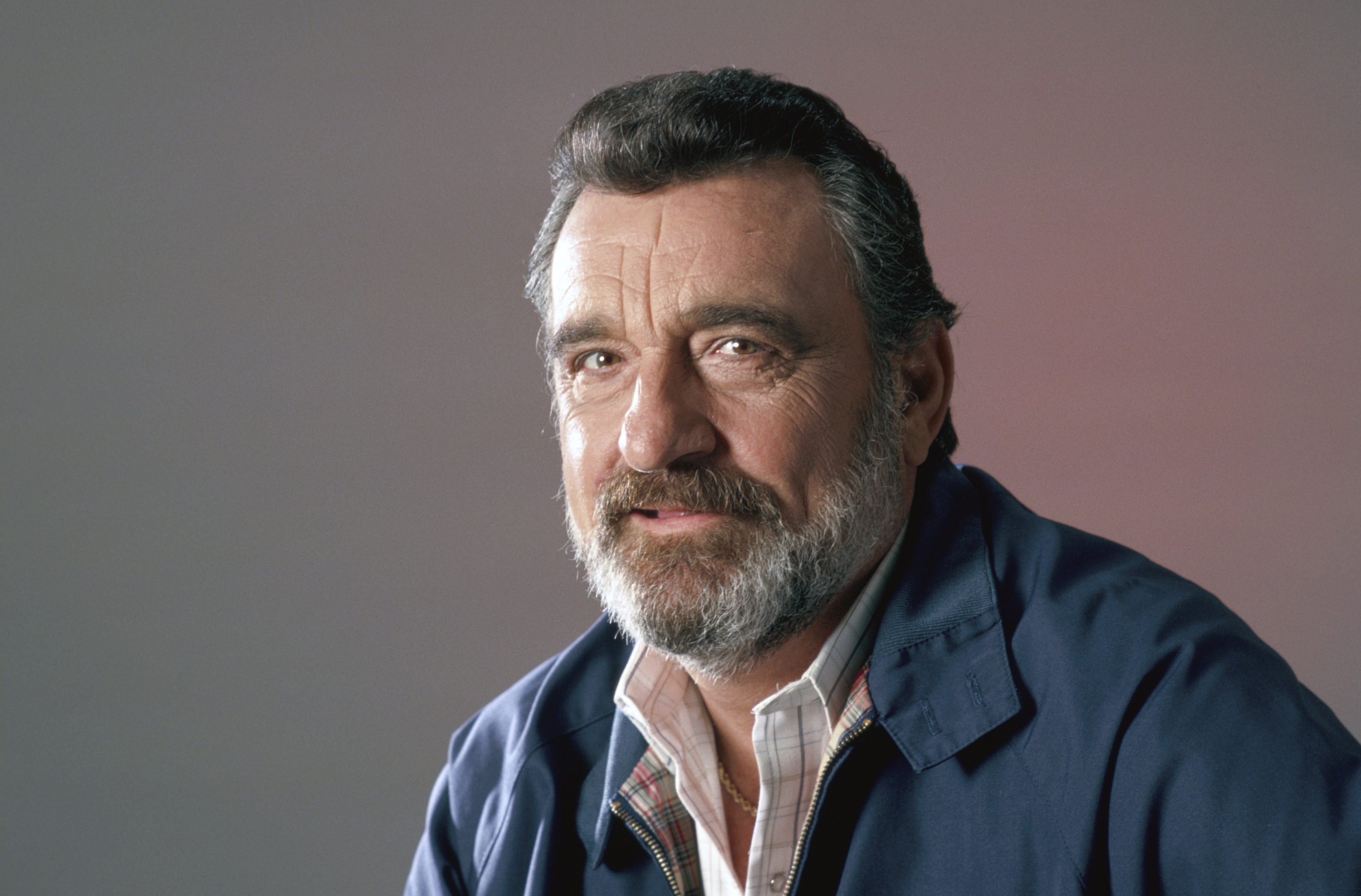 Victor French dans le rôle de Mark Gordon, photographié lors d'une scène de « Highway to Heaven » le 11 septembre 2006 | Source : Getty Images