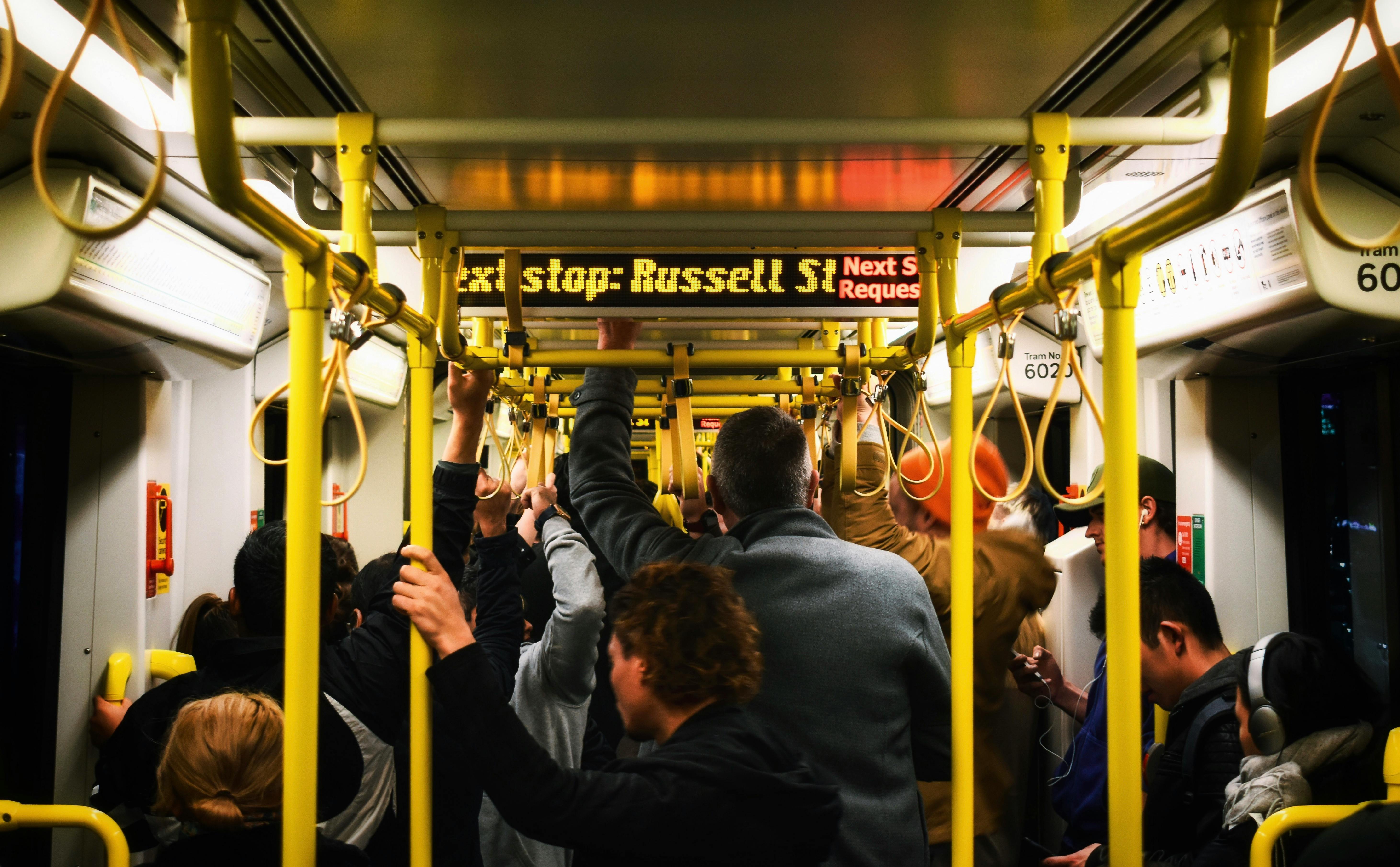 Un bus bondé | Source : Pexels