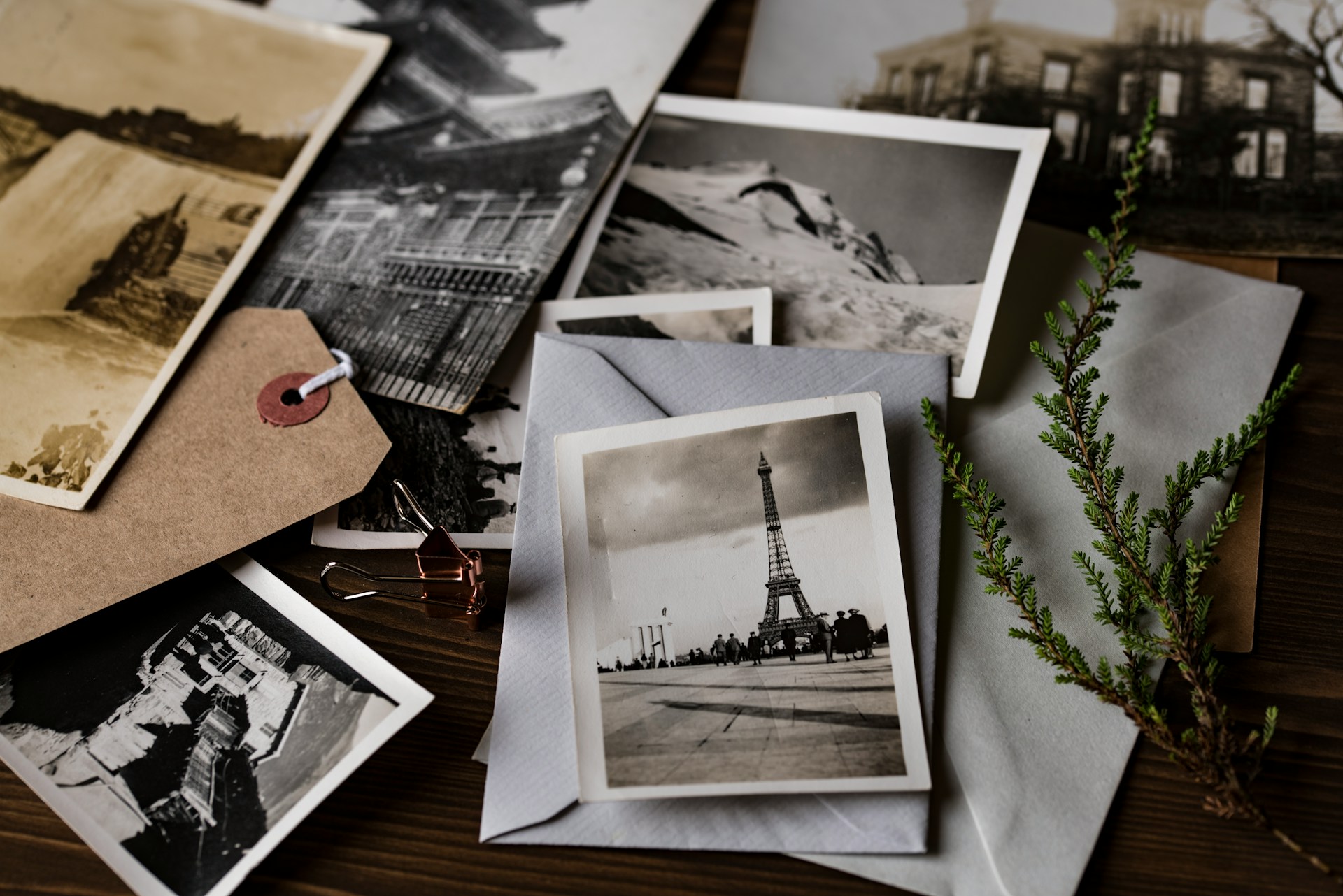 Une collection de photos anciennes | Source : Unsplash