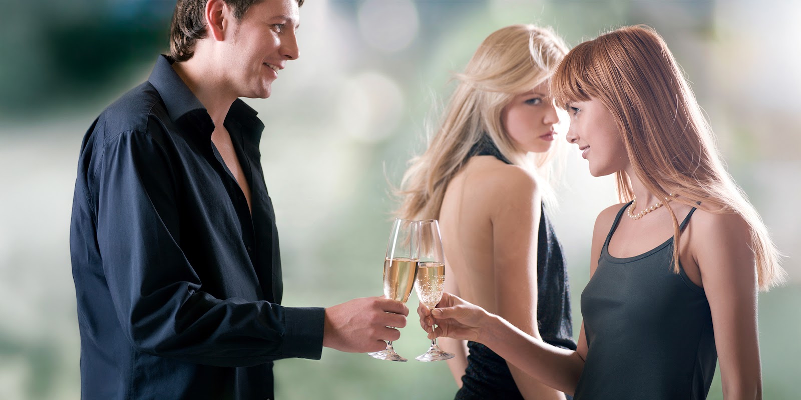 Une femme jalouse d'un couple | Source : Shutterstock