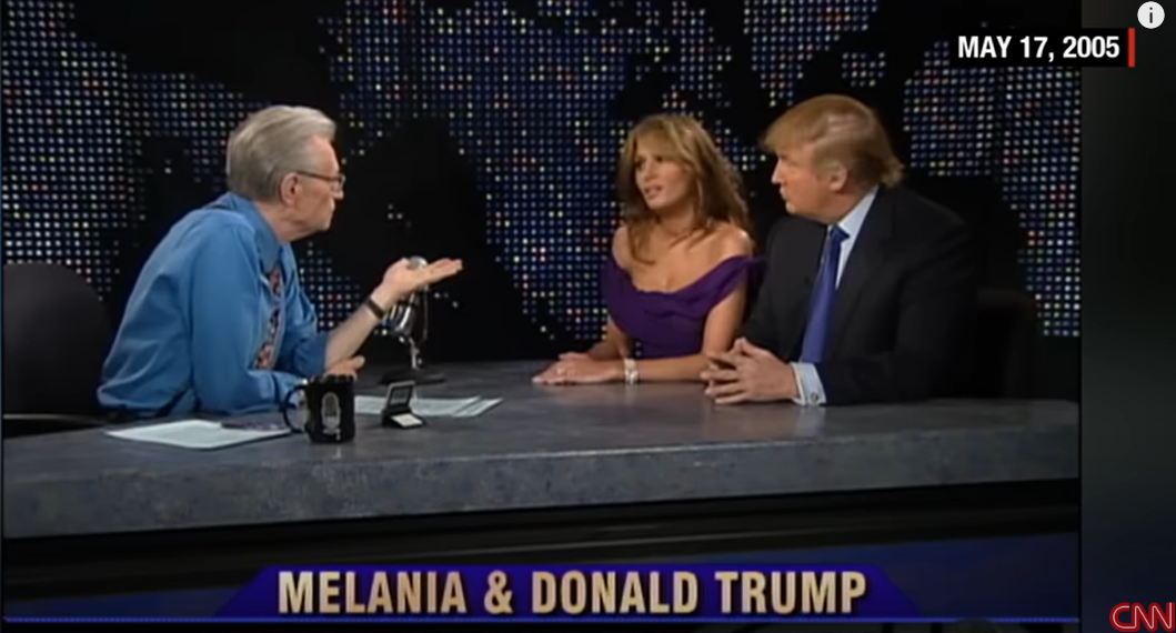 Donald Trump et Melania sont invités à l'émission « Larry King Live », dans une vidéo datée du 6 mai 2016 | Source : YouTube/CNN