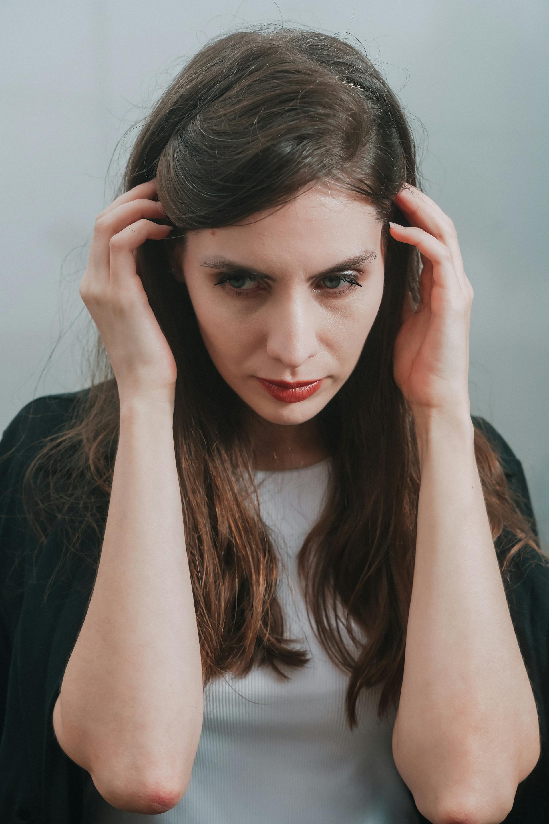 Une femme pensive | Source : Pexels