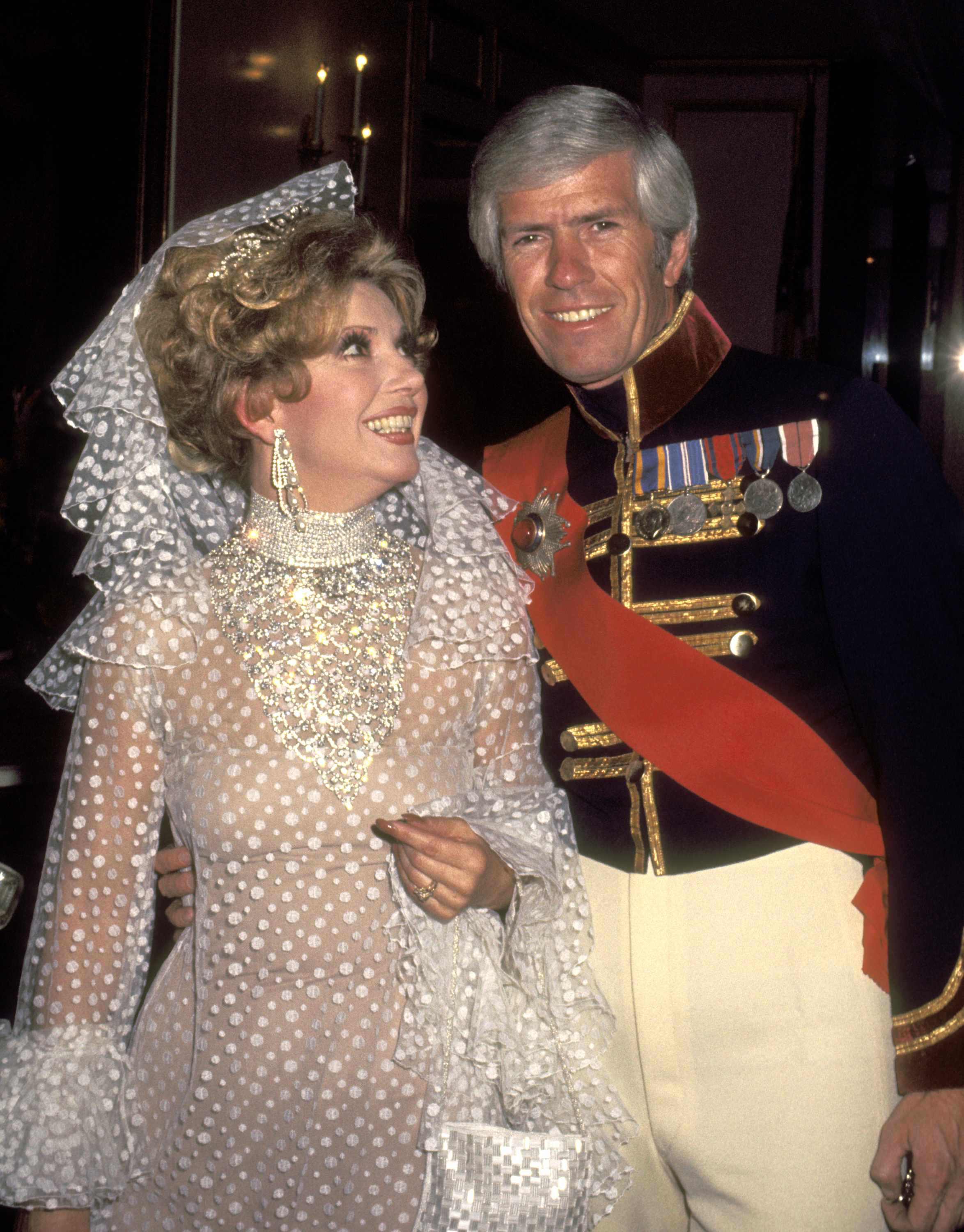 L'actrice photographiée avec son mari le 13 février 1977 | Source : Getty Images