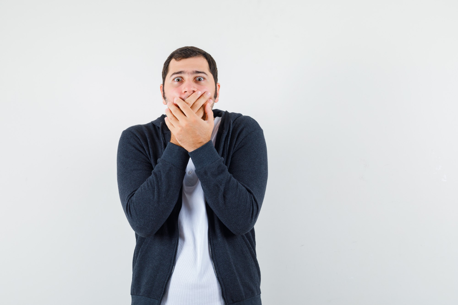 Un homme effrayé | Source : Freepik