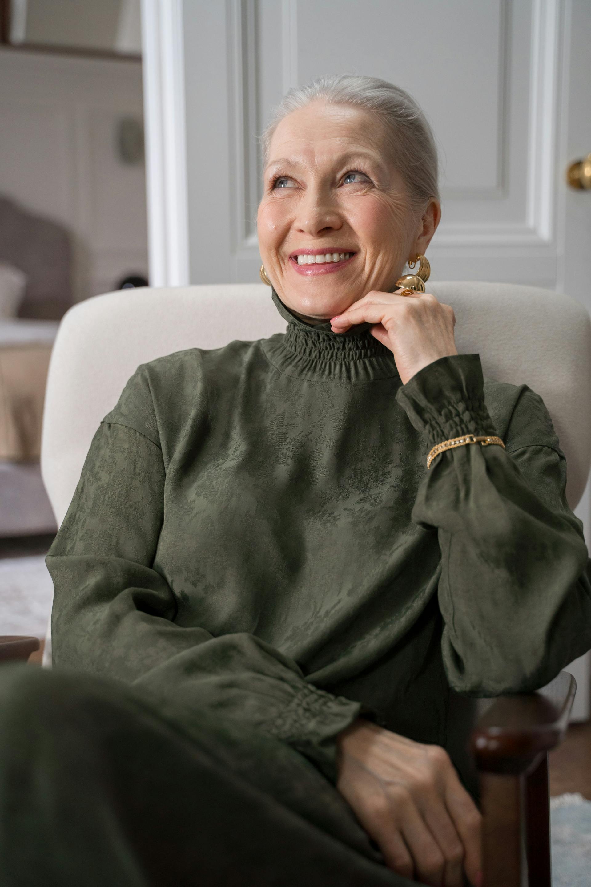 Une femme âgée souriante | Source : Pexels