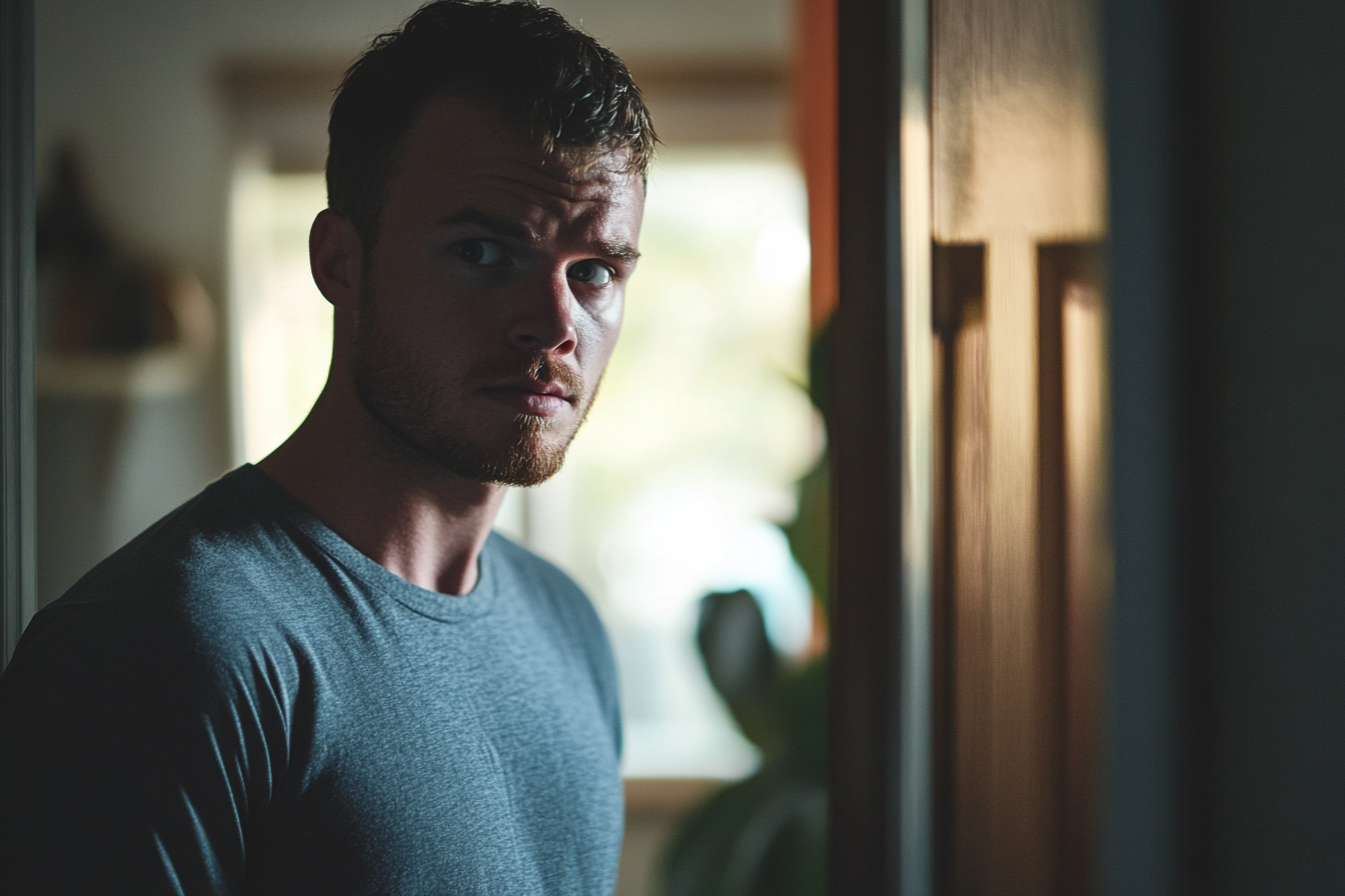 Un homme qui fronce les sourcils | Source : Midjourney
