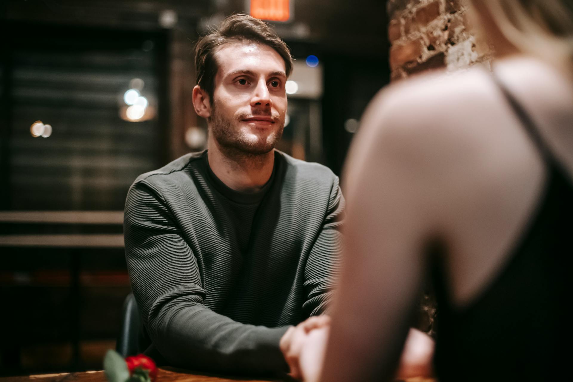 Un couple dînant dans un restaurant | Source : Pexels