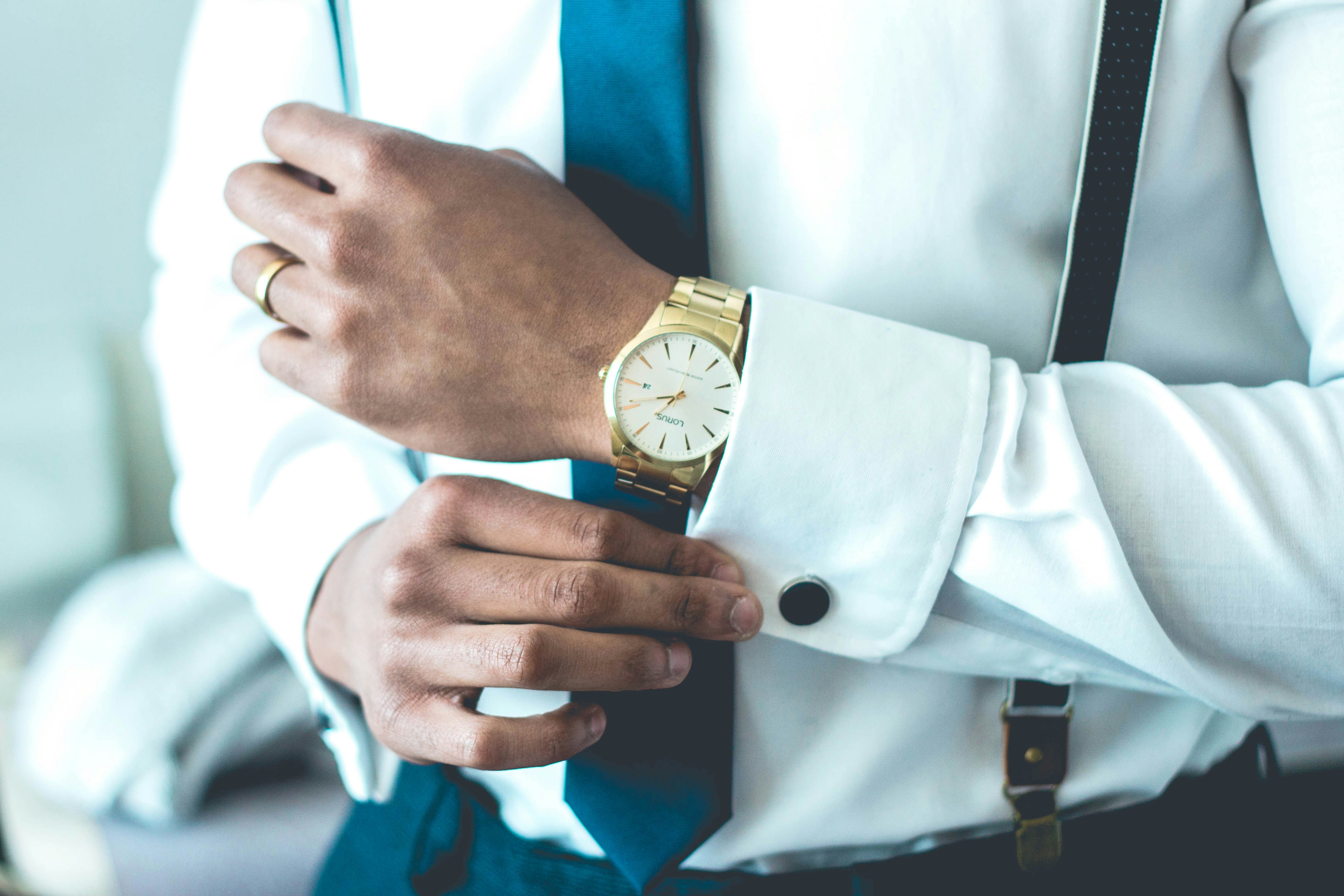 Un homme portant une montre | Source : Unsplash