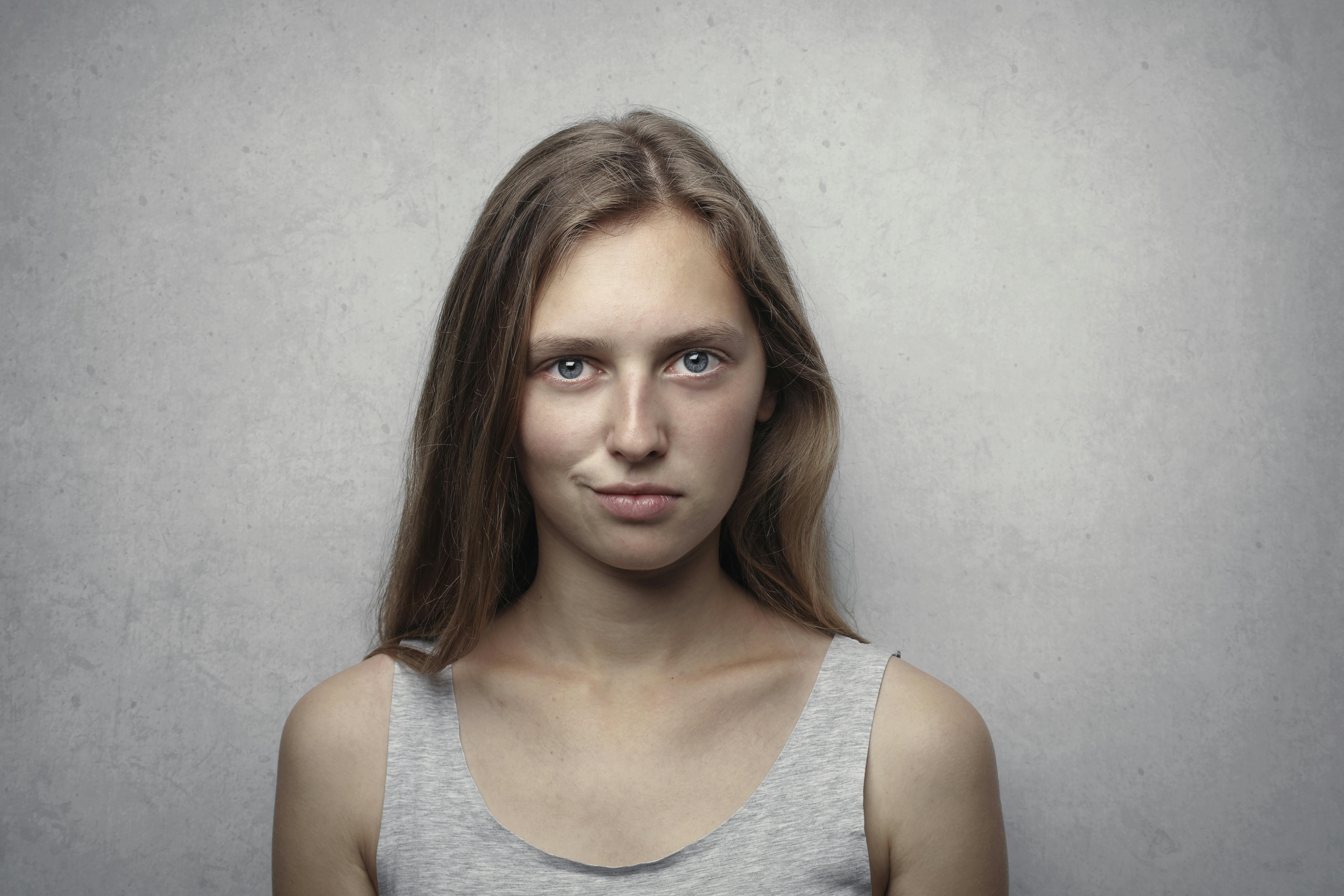 Gros plan sur une femme suffisante | Source : Pexels
