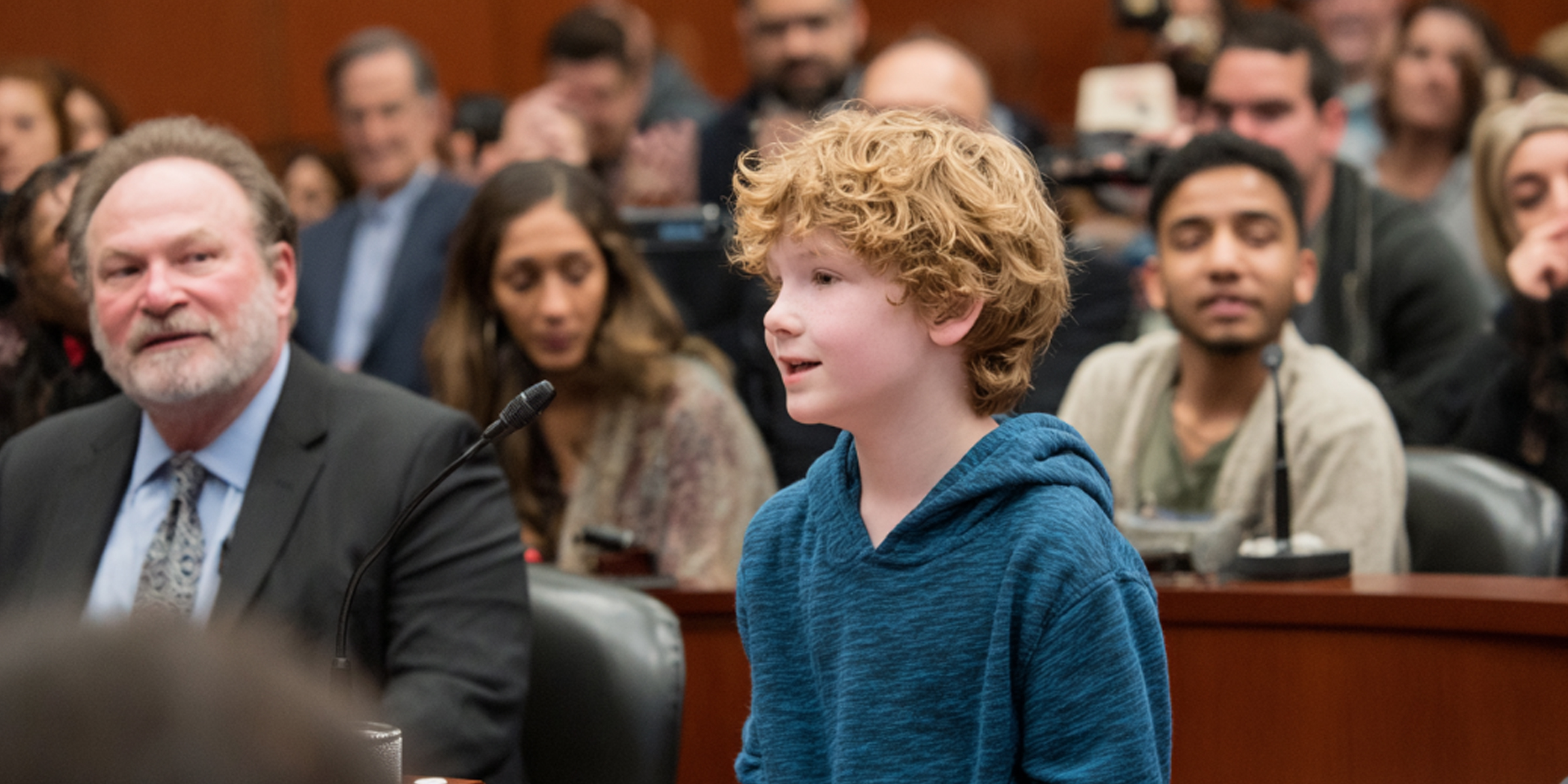 Un enfant qui parle au tribunal | Source : Barabola