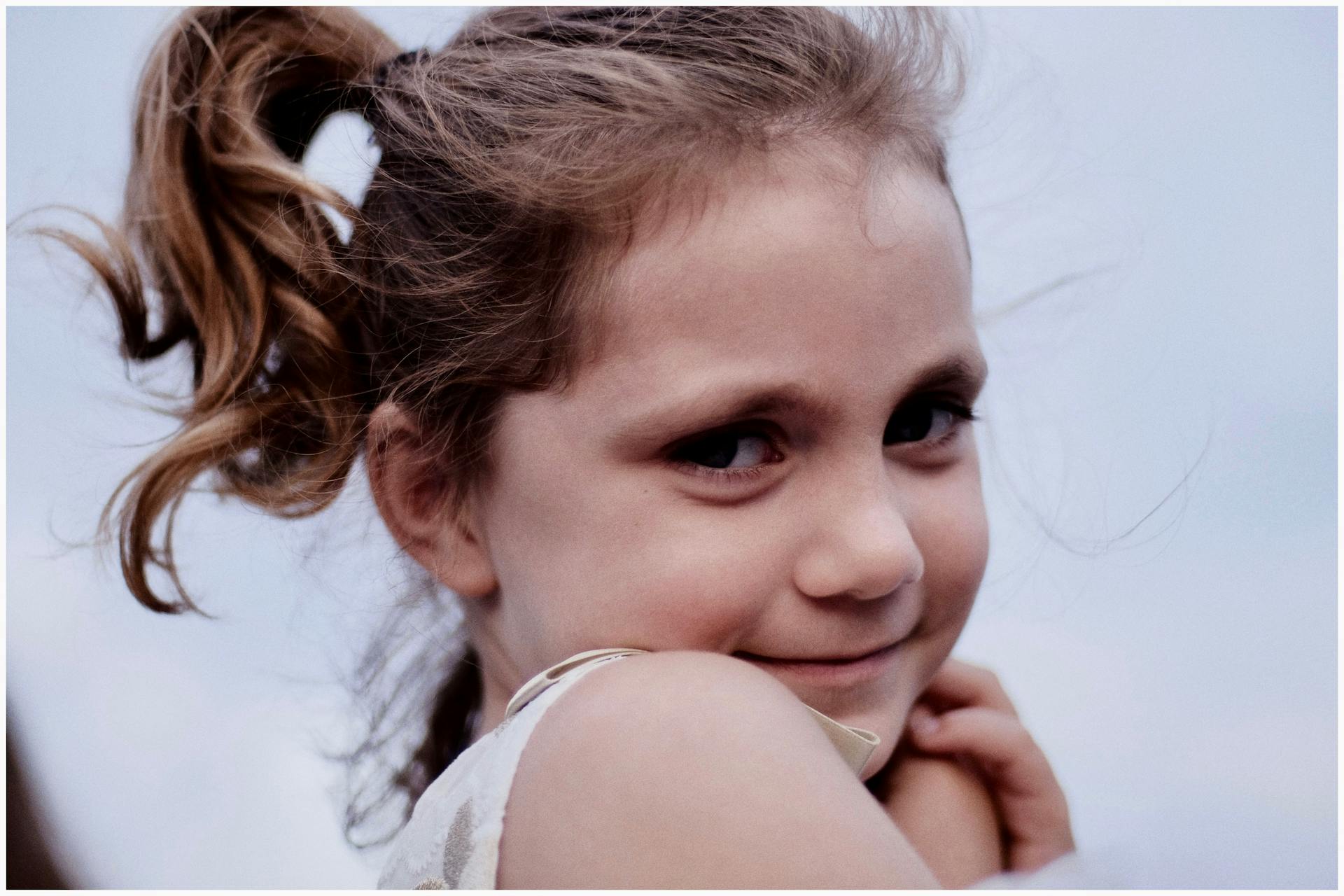 Une fille qui sourit | Source : Pexels