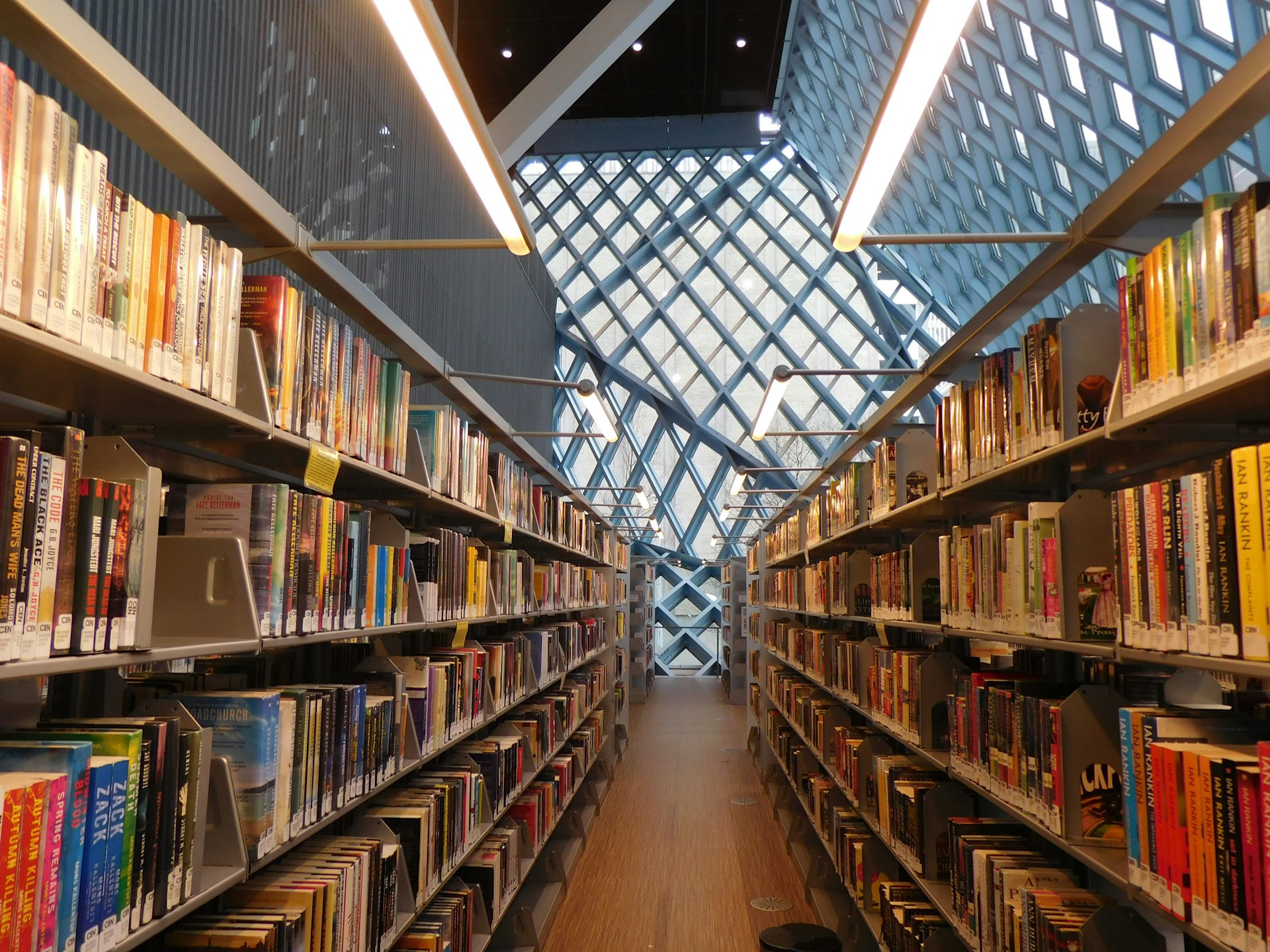 Une bibliothèque | Source : Unsplash