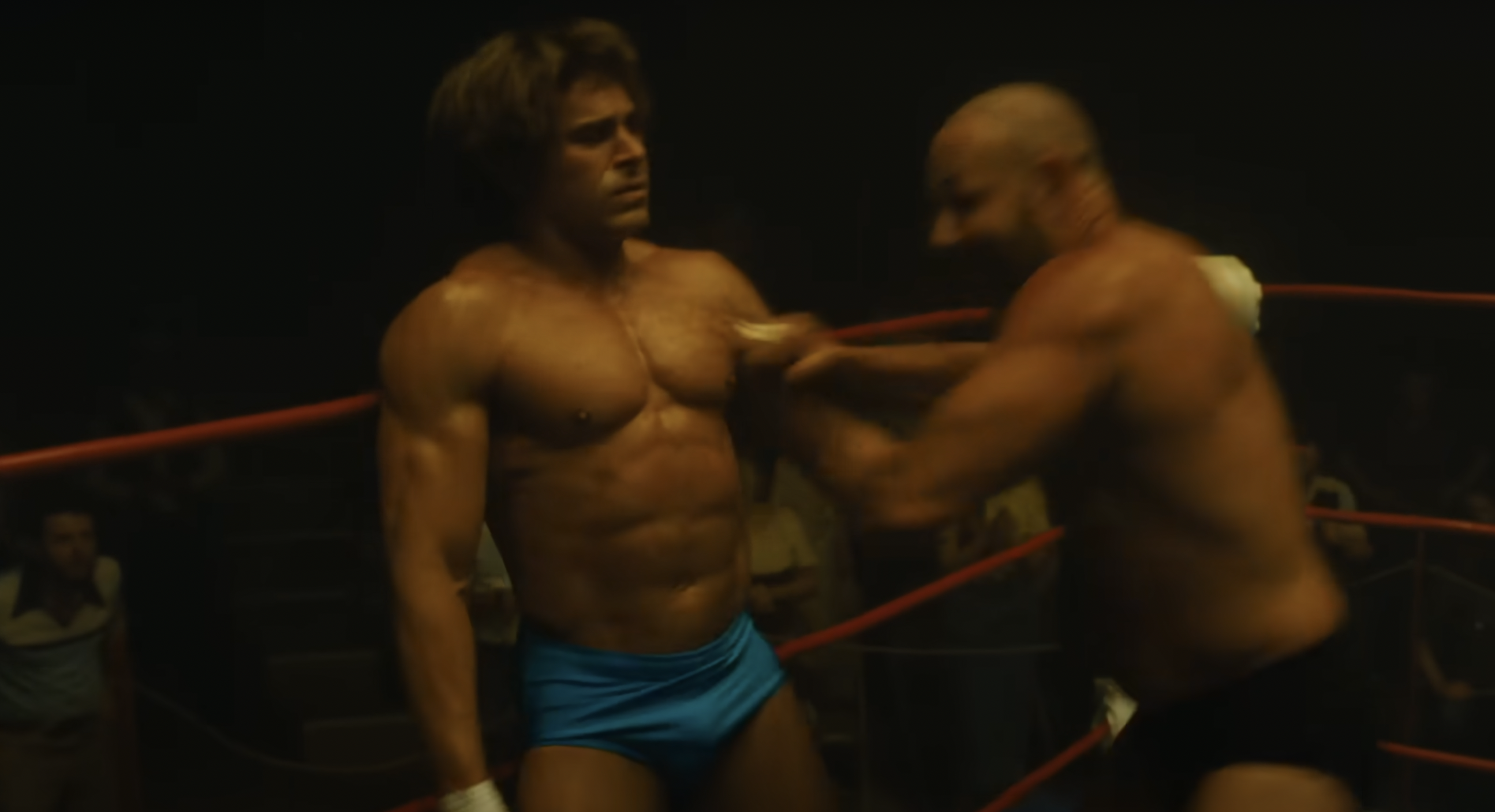 Zac Efron sur un ring de catch dans le rôle de Kevin Von Erich | Source : YouTube/A24