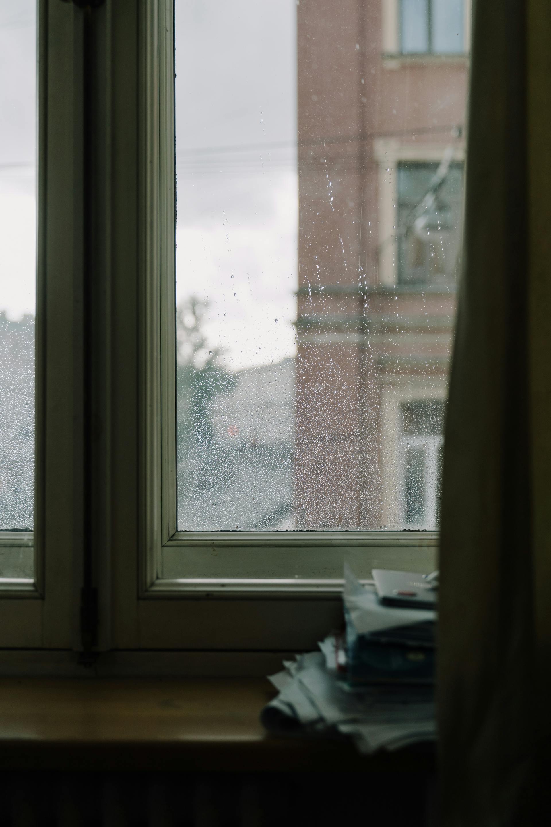 Gouttes de pluie sur la fenêtre | Source : Pexels