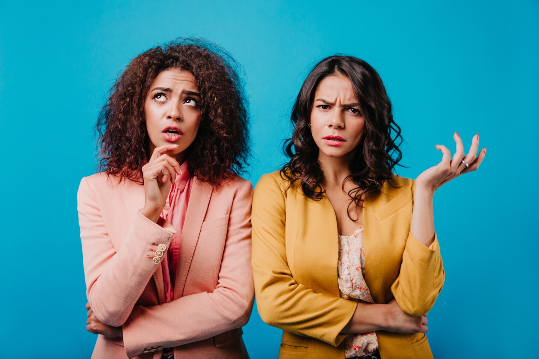 Deux femmes contrariées | Source : FreePik