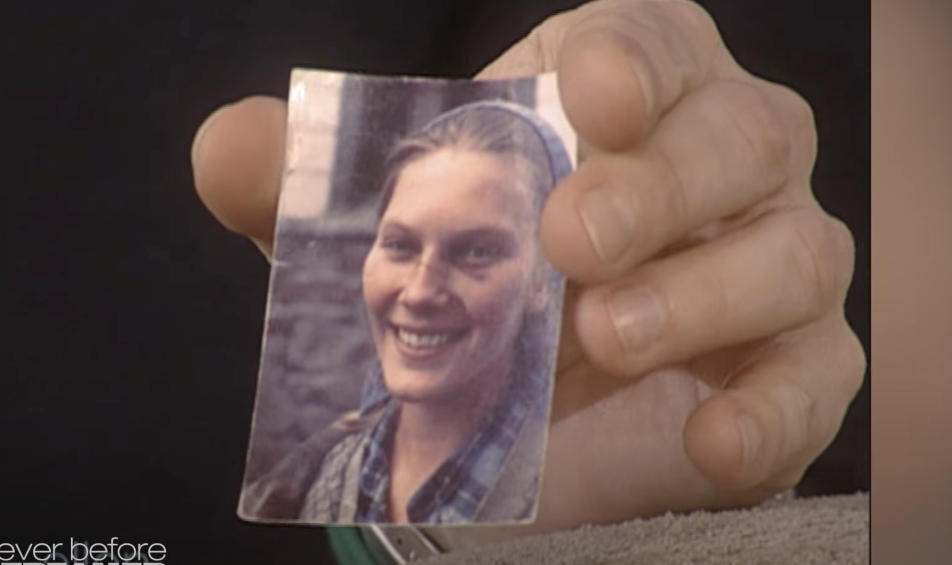 Une photo de Susan Bridges lorsqu'elle a rencontré Jeff Bridges pour la première fois à Paradise Valley, dans le Montana, vers 1975 | Source : YouTube/TheEllenShow