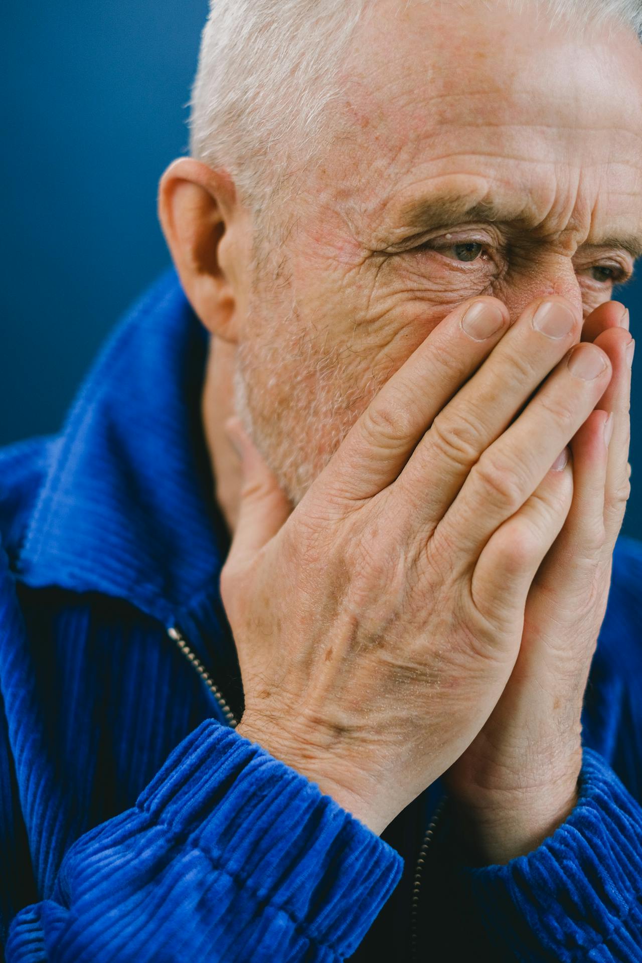Un homme âgé choqué | Source : Pexels