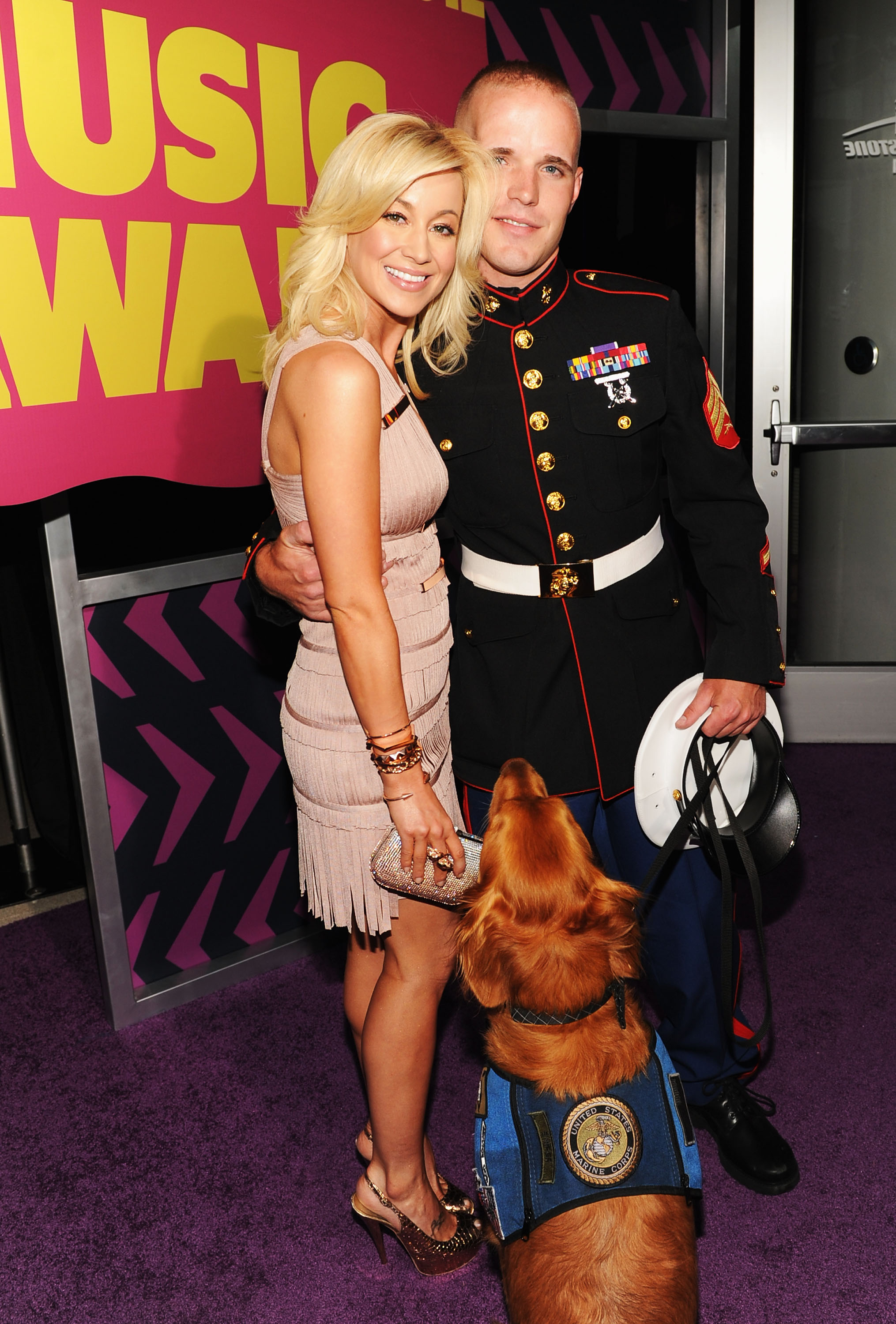 Kellie Pickler et Nigel Max Edge arrivent aux CMT Music Awards à Nashville, Tennessee, le 6 juin 2012 | Source Getty Images.