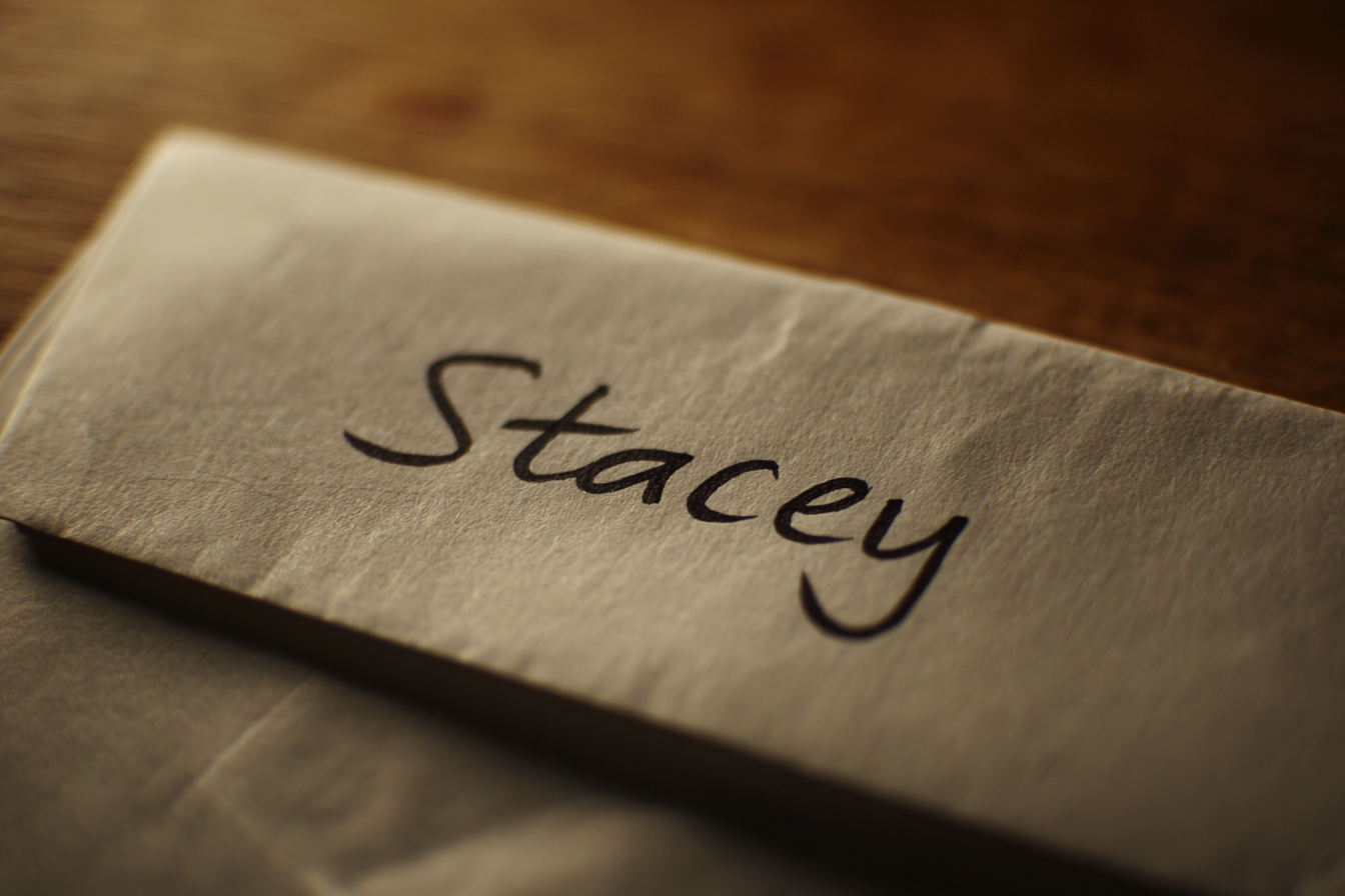 Gros plan sur une enveloppe | Source : Midjourney