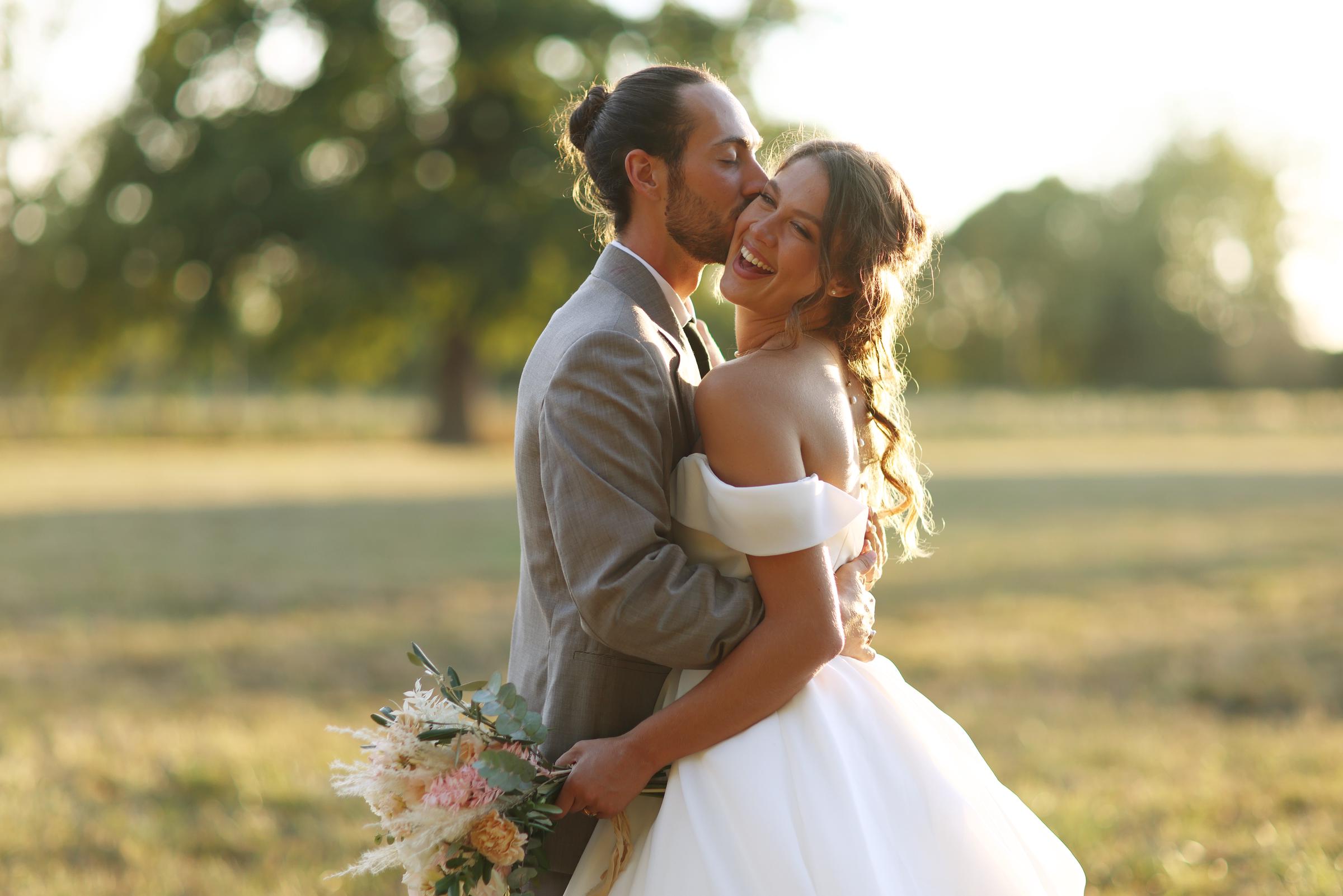 Un couple le jour de son mariage | Source : Getty Images