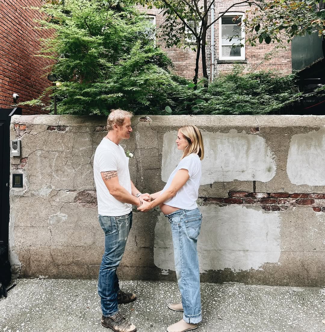 James Badge Dale et Emily Wickersham d'après un post daté du 28 septembre 2024. | Source : Instagram/emilywickersham