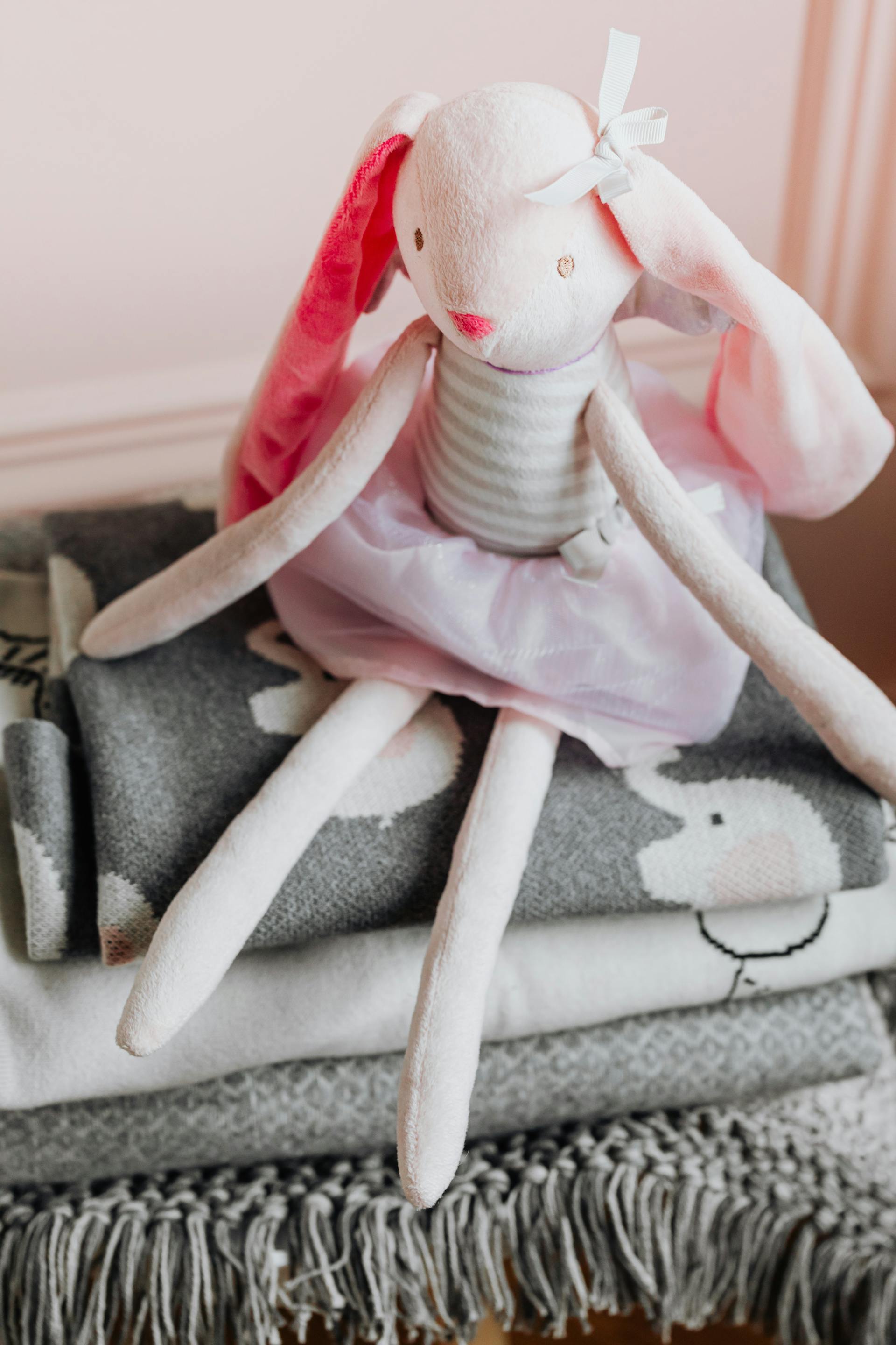 Un lapin en peluche | Source : Pexels